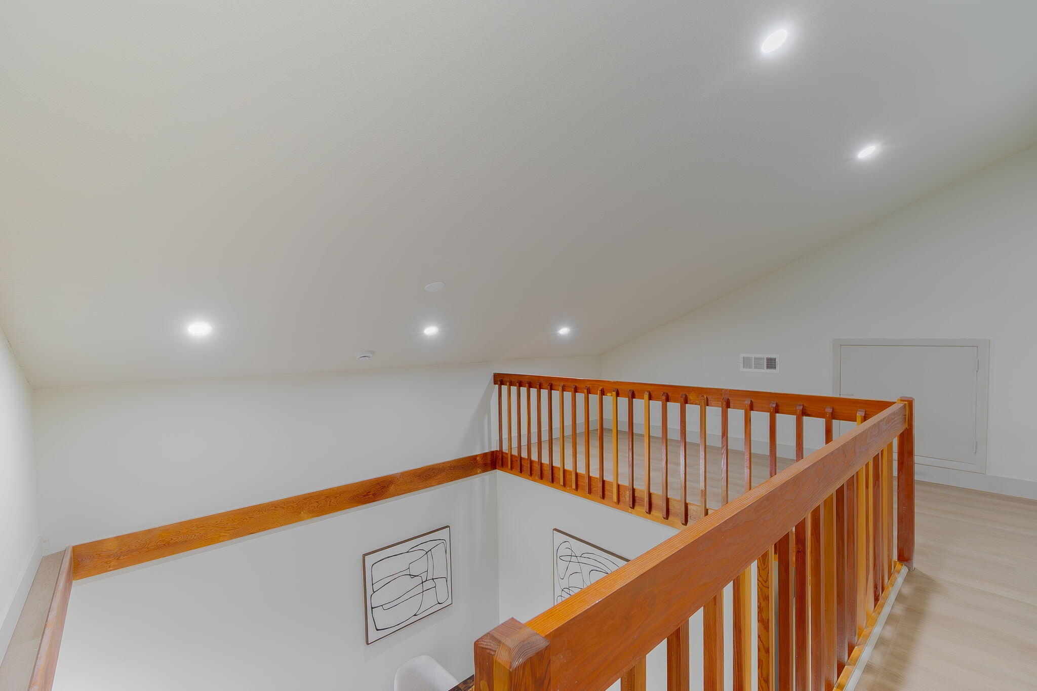 SARATOGA POINTE - Residential