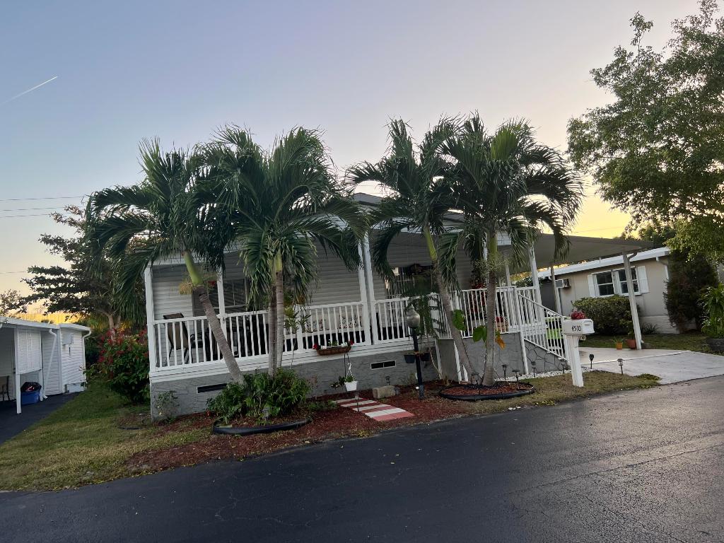DEERFIELD LAKE - Residential