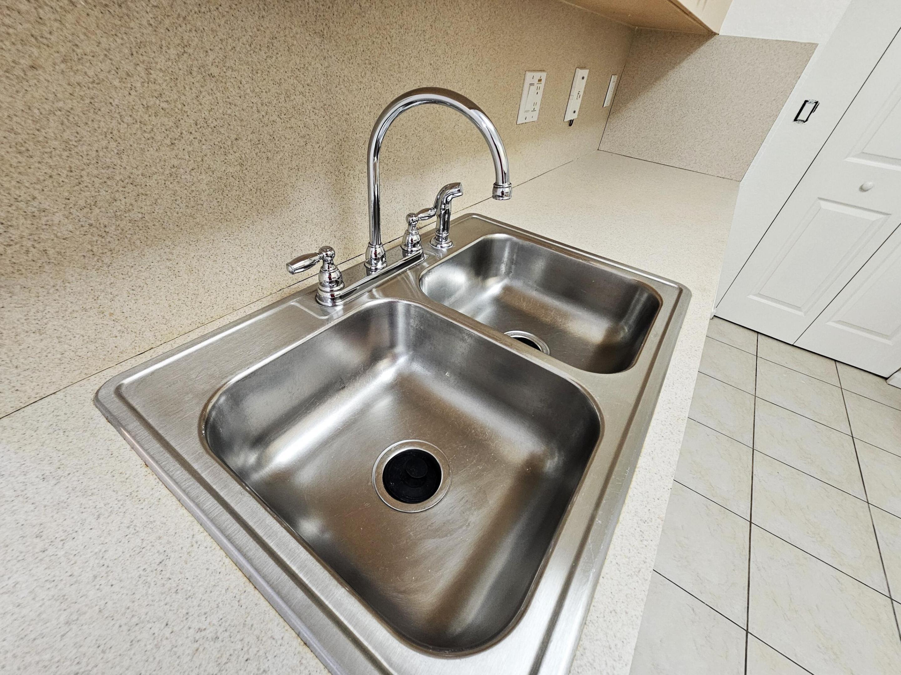 ROSEMONT CONDO - Residential Lease