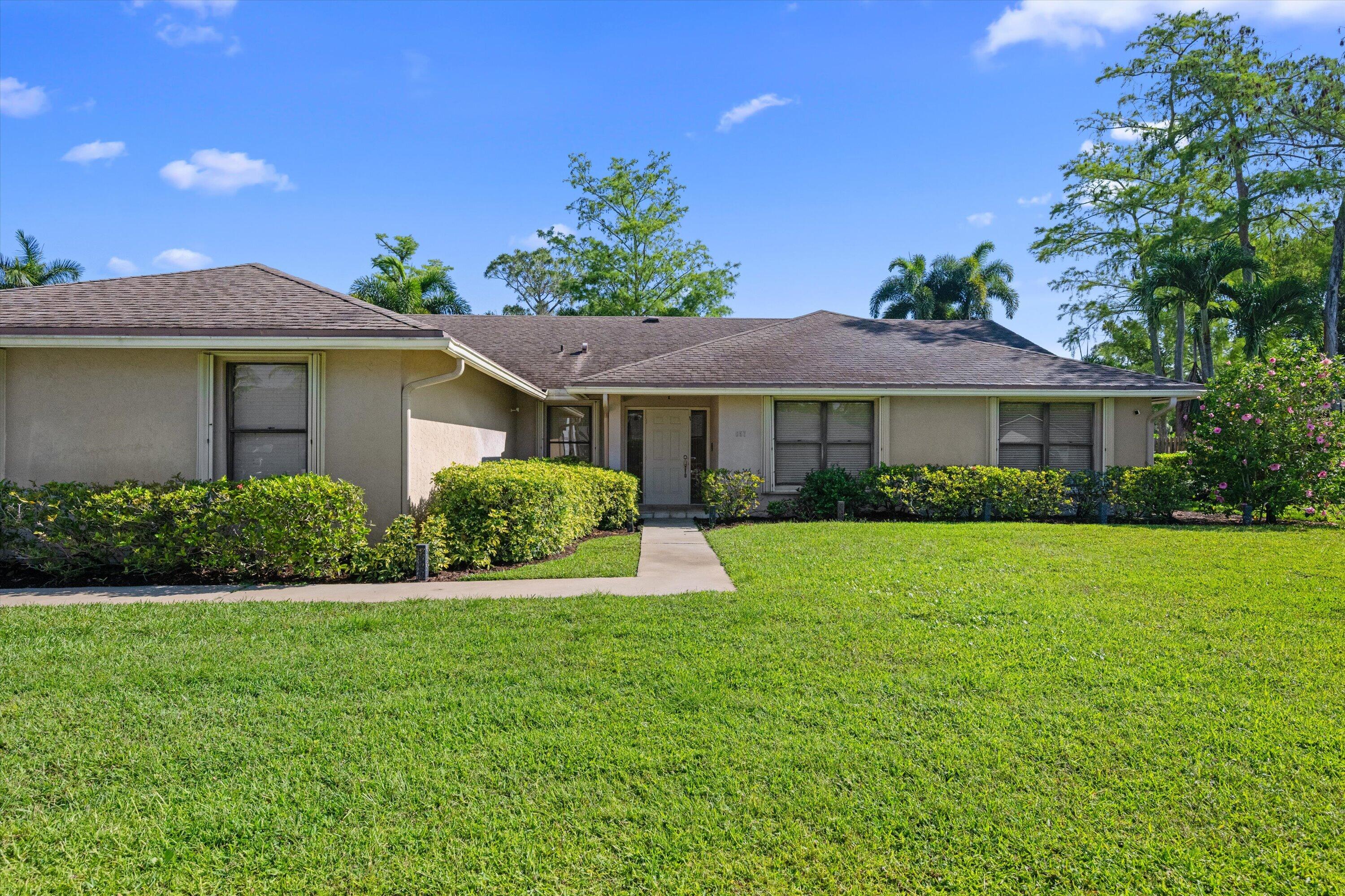 SUGAR POND MANOR OF WELLINGTON - Residential