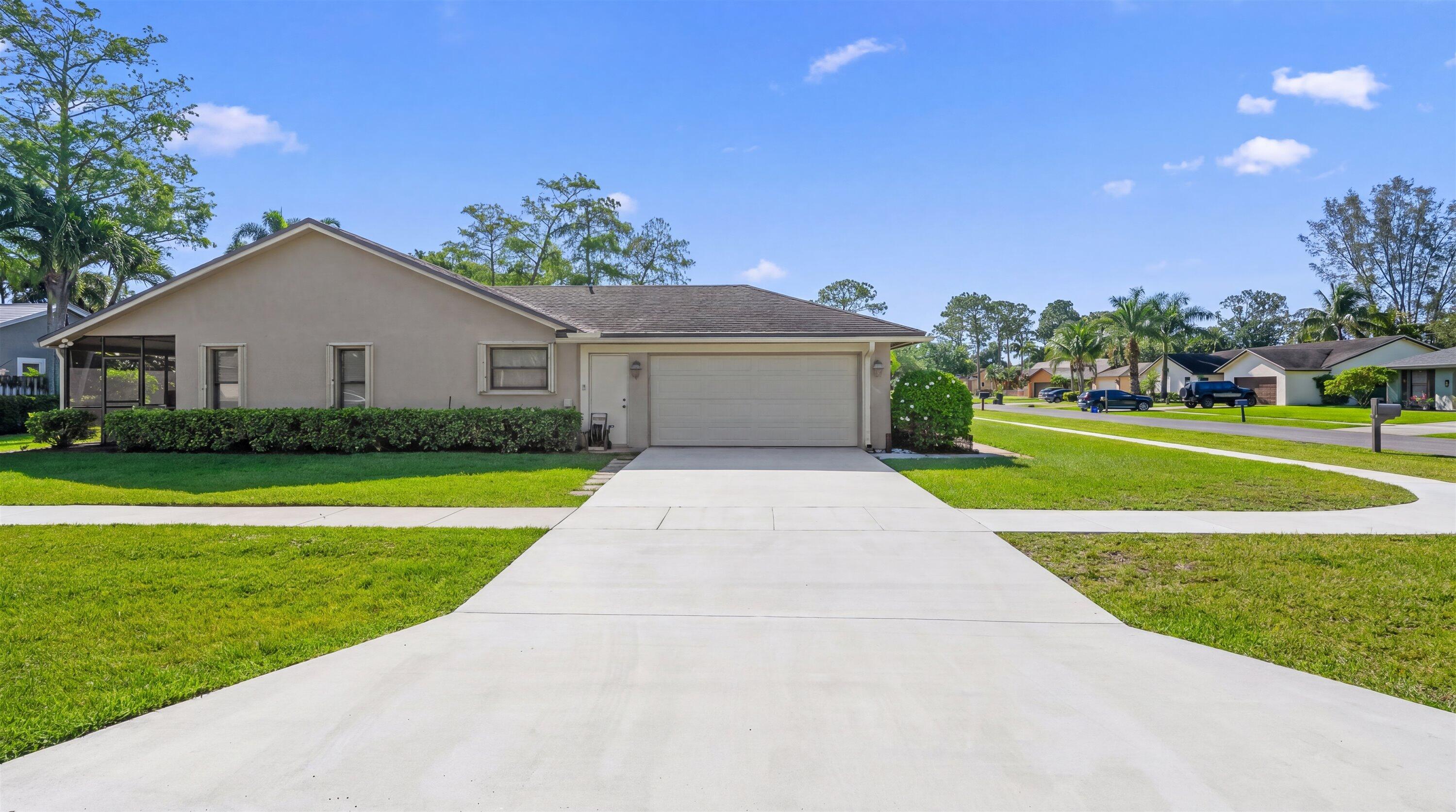 SUGAR POND MANOR OF WELLINGTON - Residential