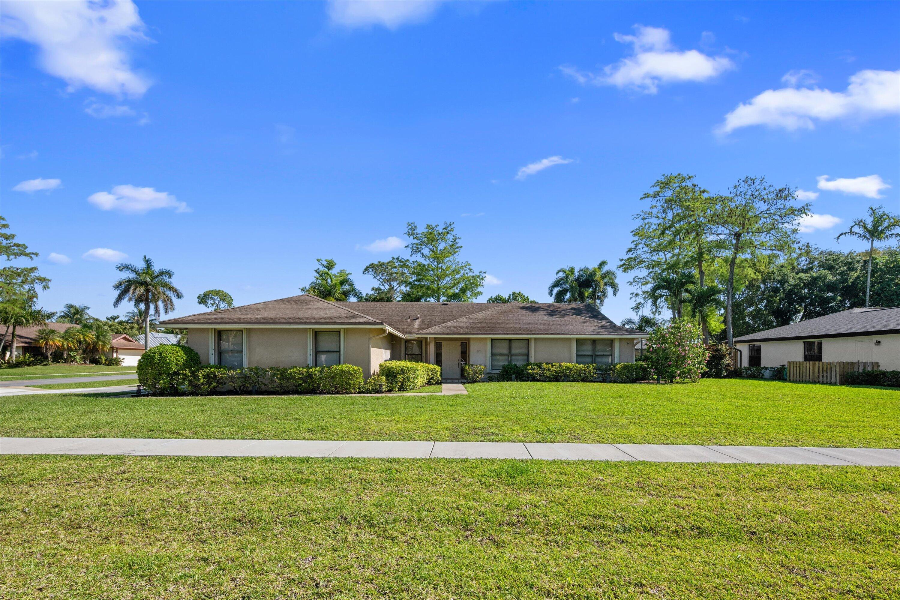 SUGAR POND MANOR OF WELLINGTON - Residential