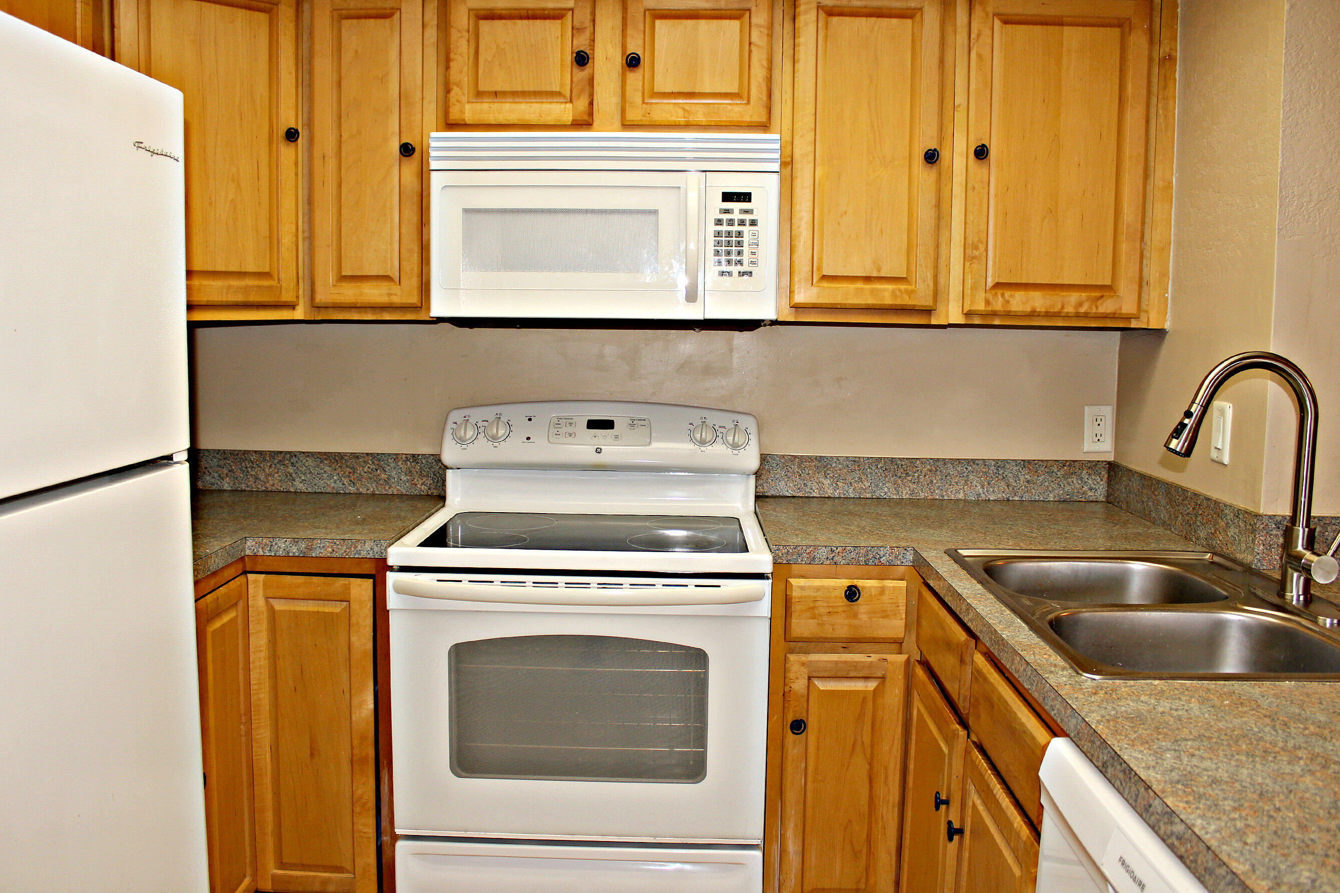 MIDPORT PLACE I, A CONDOMINIUM - Residential