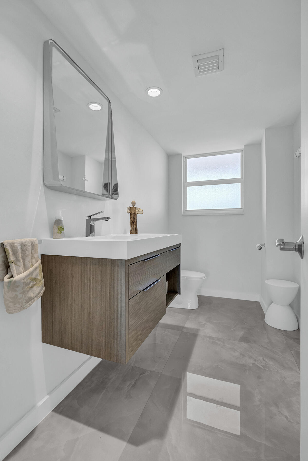 HARBOR HOUSE APARTMENT CO-OP - Residential