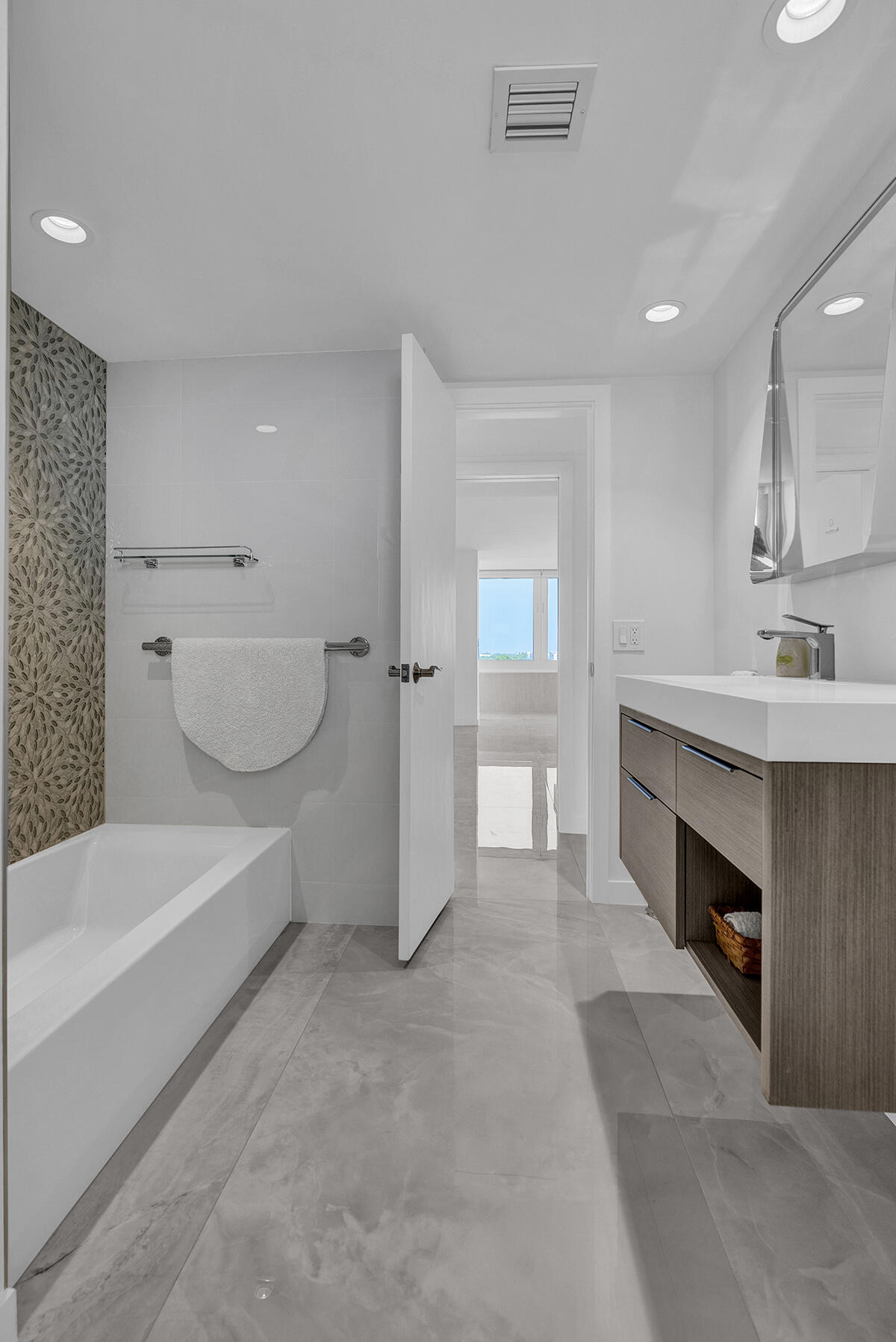 HARBOR HOUSE APARTMENT CO-OP - Residential
