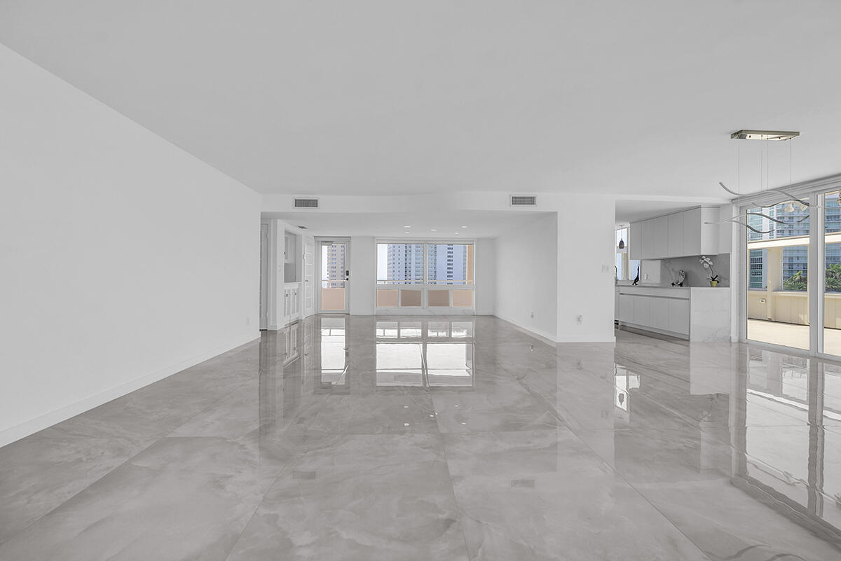 HARBOR HOUSE APARTMENT CO-OP - Residential