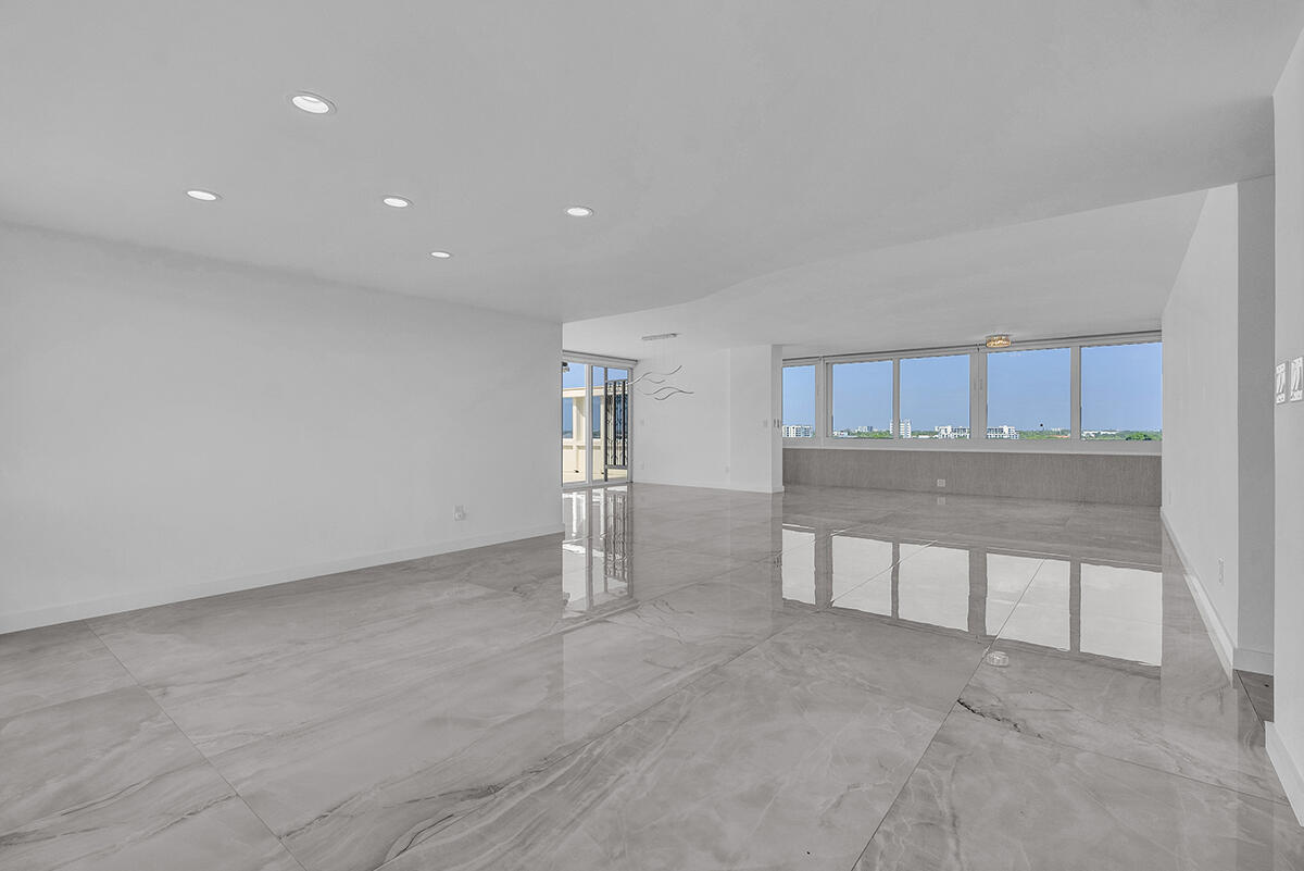 HARBOR HOUSE APARTMENT CO-OP - Residential