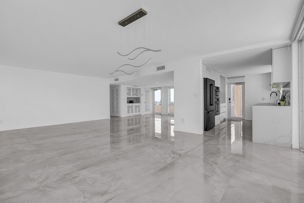 HARBOR HOUSE APARTMENT CO-OP - Residential