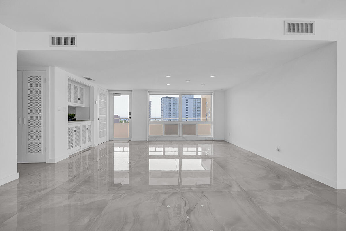 HARBOR HOUSE APARTMENT CO-OP - Residential