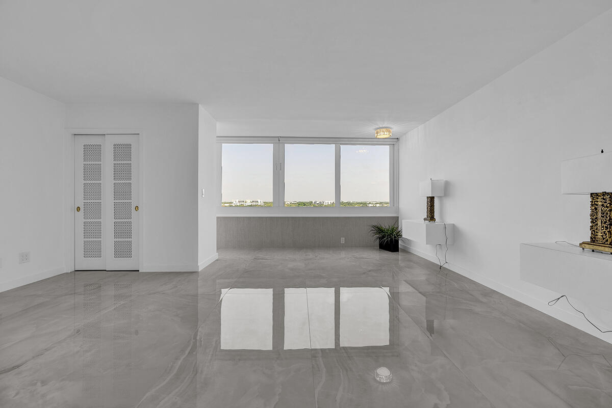 HARBOR HOUSE APARTMENT CO-OP - Residential