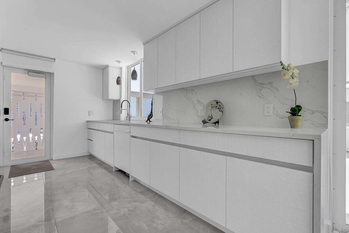 HARBOR HOUSE APARTMENT CO-OP - Residential