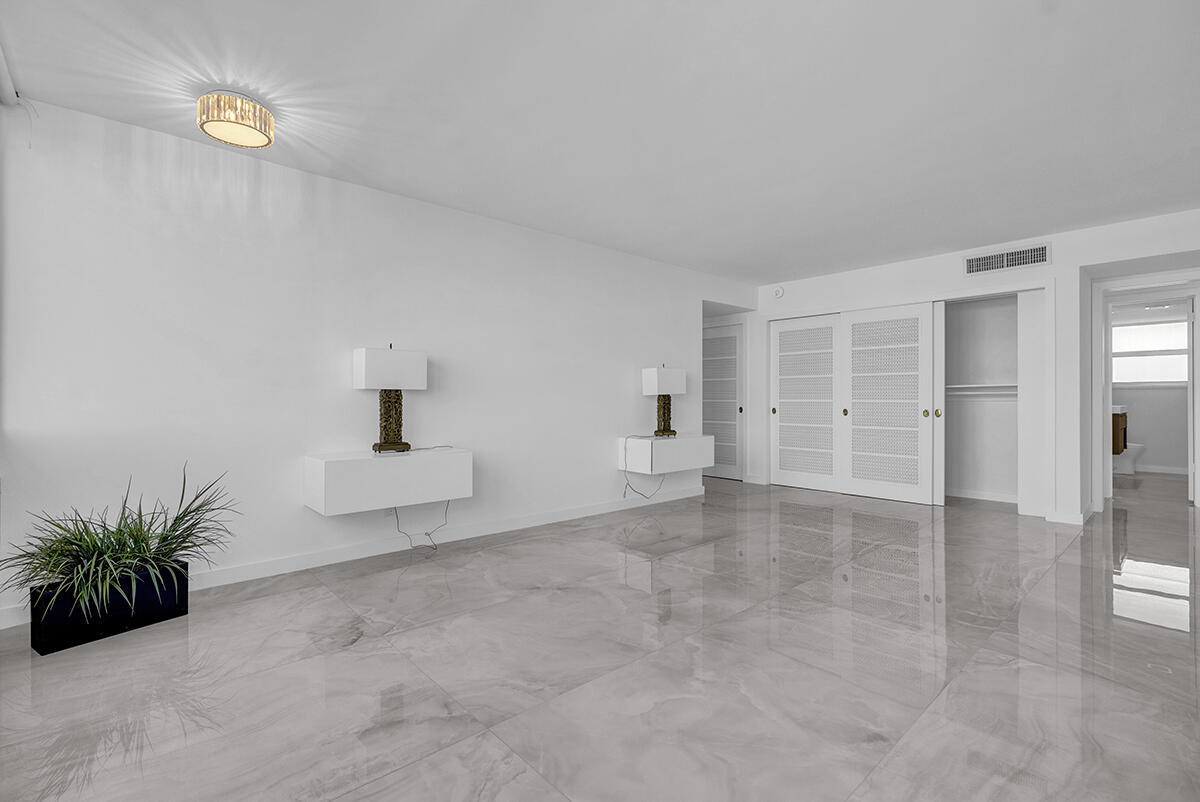 HARBOR HOUSE APARTMENT CO-OP - Residential