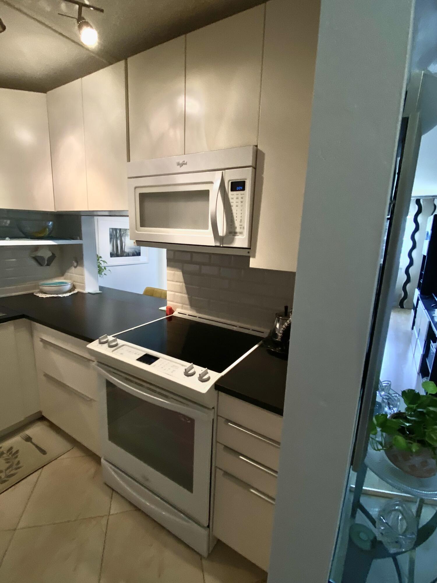 LAKE CLARKE GARDENS CONDO 9 - Residential