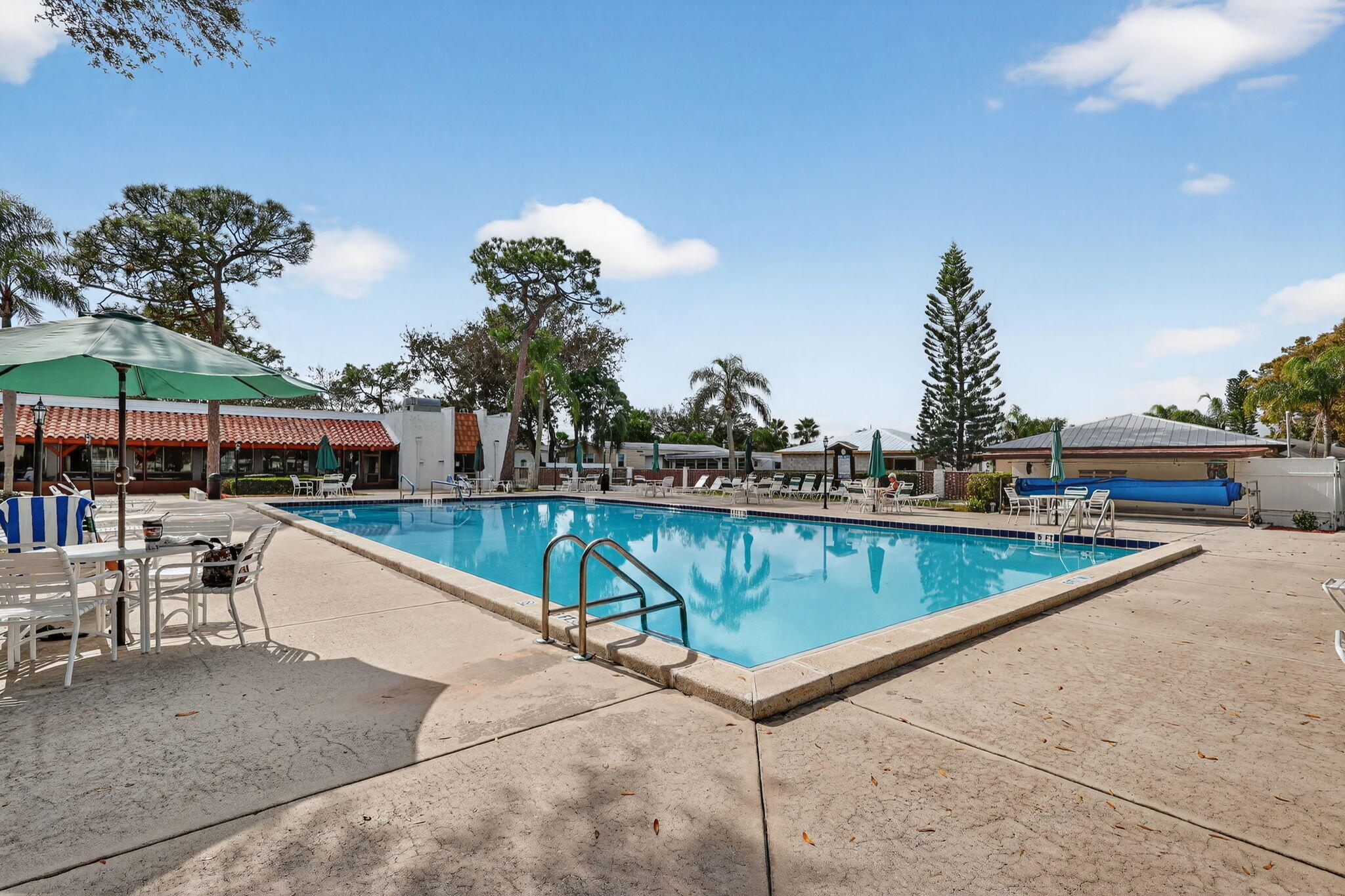 SPANISH LAKES ONE LEASEHOLD ESTATES - Residential
