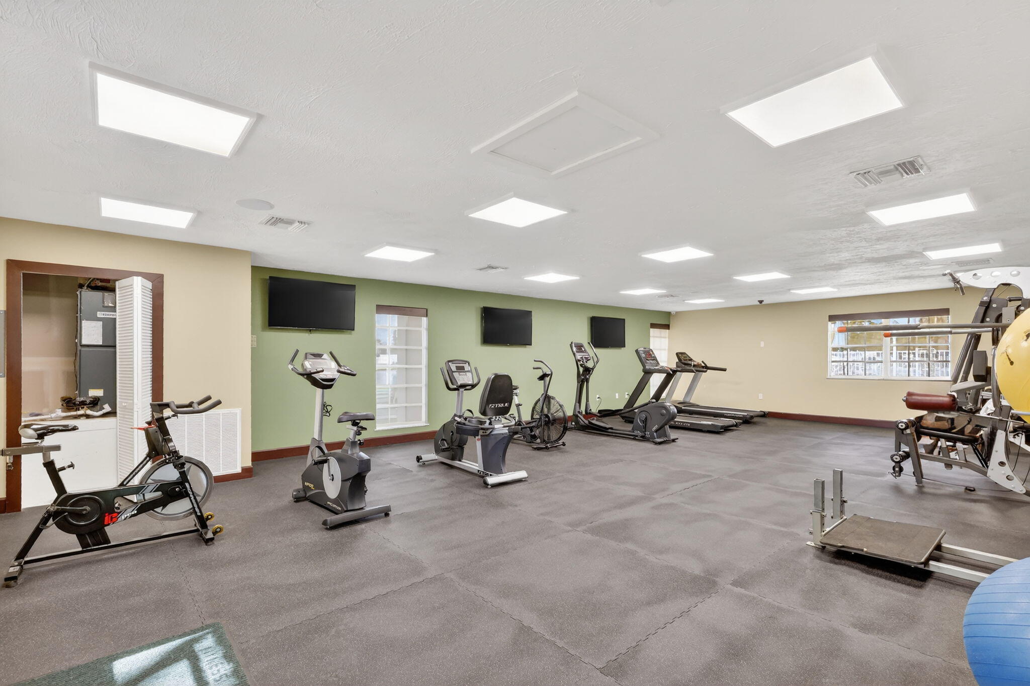 SPANISH LAKES ONE LEASEHOLD ESTATES - Residential