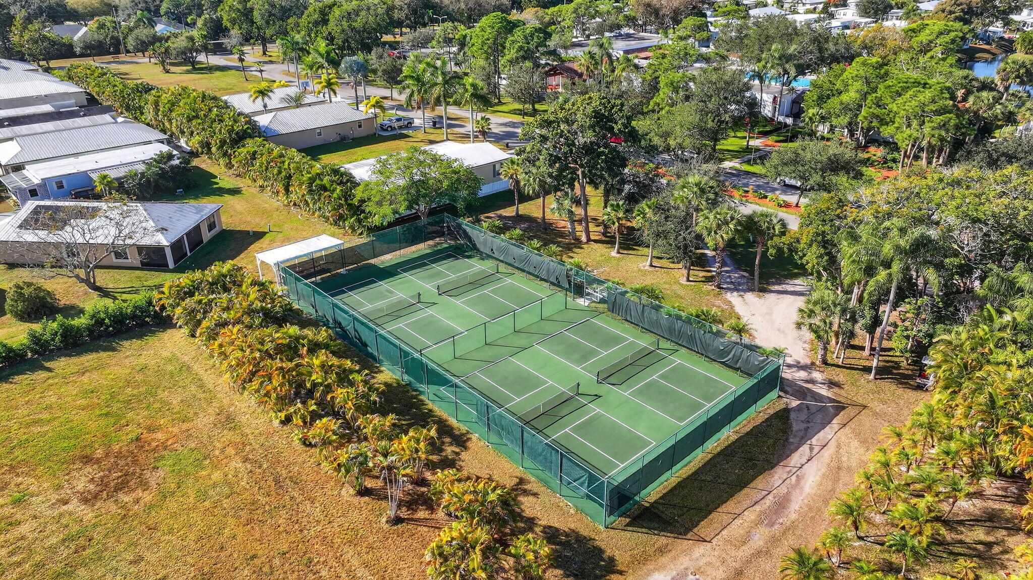 SPANISH LAKES ONE LEASEHOLD ESTATES - Residential