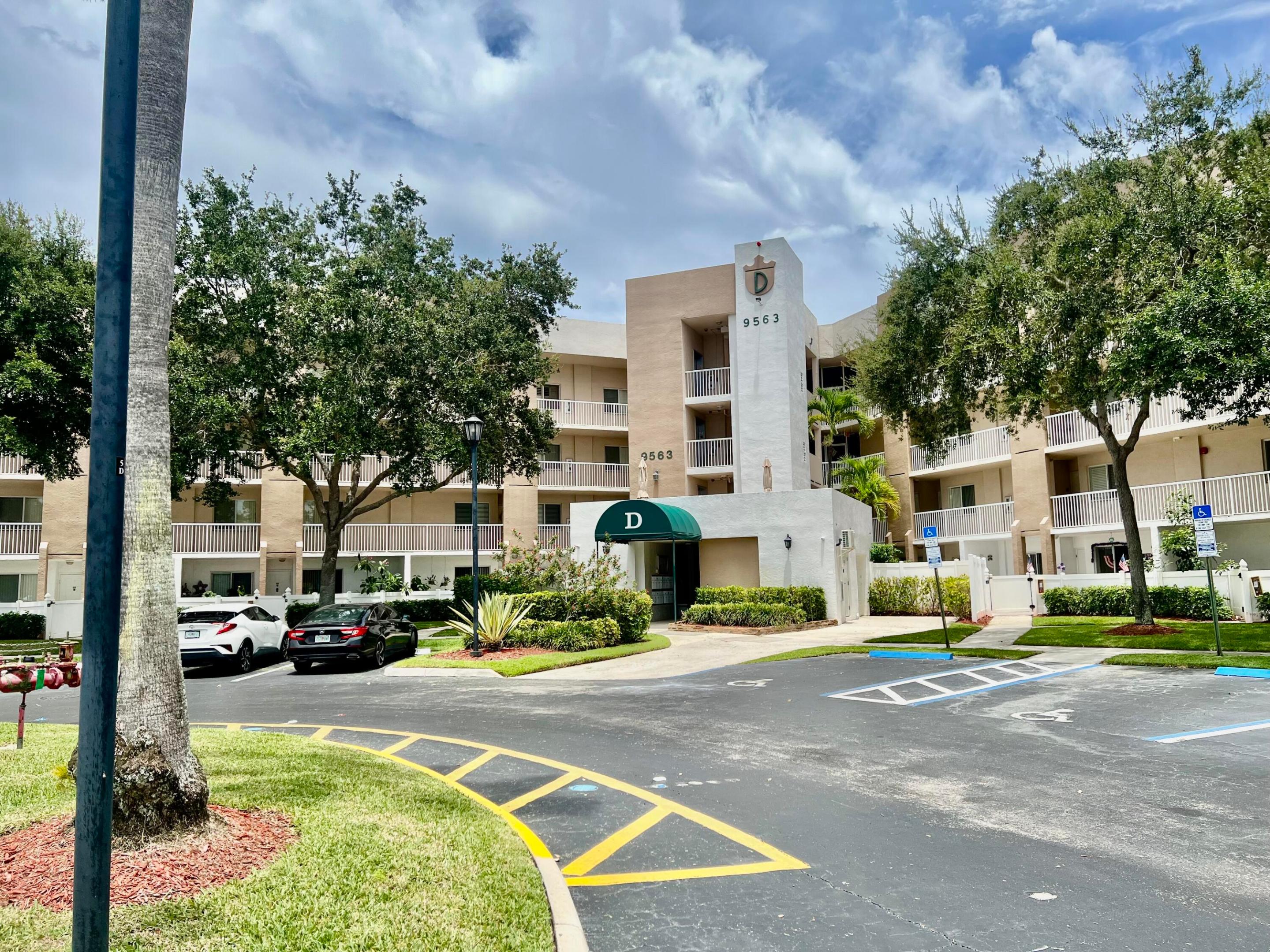 ***Priced to sell*** Welcome to  Weldon in Kings Point, a luxurious senior community.   This Bayberry model has it all, granite kitchen  countertops along with all upgraded stainless steel appliances.  New laminate flooring throughout.  All new windows on patio overlooking long water view.  Furniture can remain.  Enjoy all the amenities Kings Point has to offer, including pickleball, tennis, exercise, pools, live shows and movies and courtesy buses.  Activities day and night.  Assoc, states 55+.
