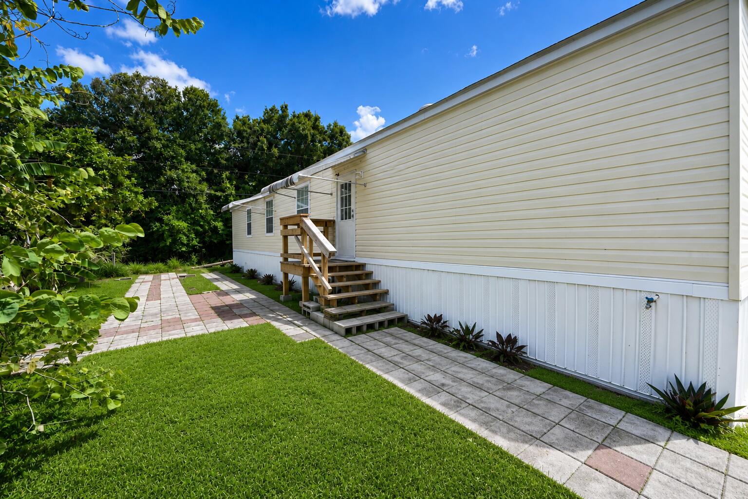 SUNSHINE PARKWAY MANOR UNRECORDED - Residential