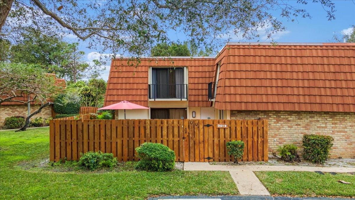 Must see this updated townhouse in Spanish Wells, in Delray Beach. Less than 5 miles to the beach , this home has 2 bedrooms (both upstairs), 2.5 baths, 2 balconies, and private courtyard. Tile & laminate floors, wood cabinets in kitchen with granite counter top, stainless appliances, and washer & dryer. Community offers pool & tennis.