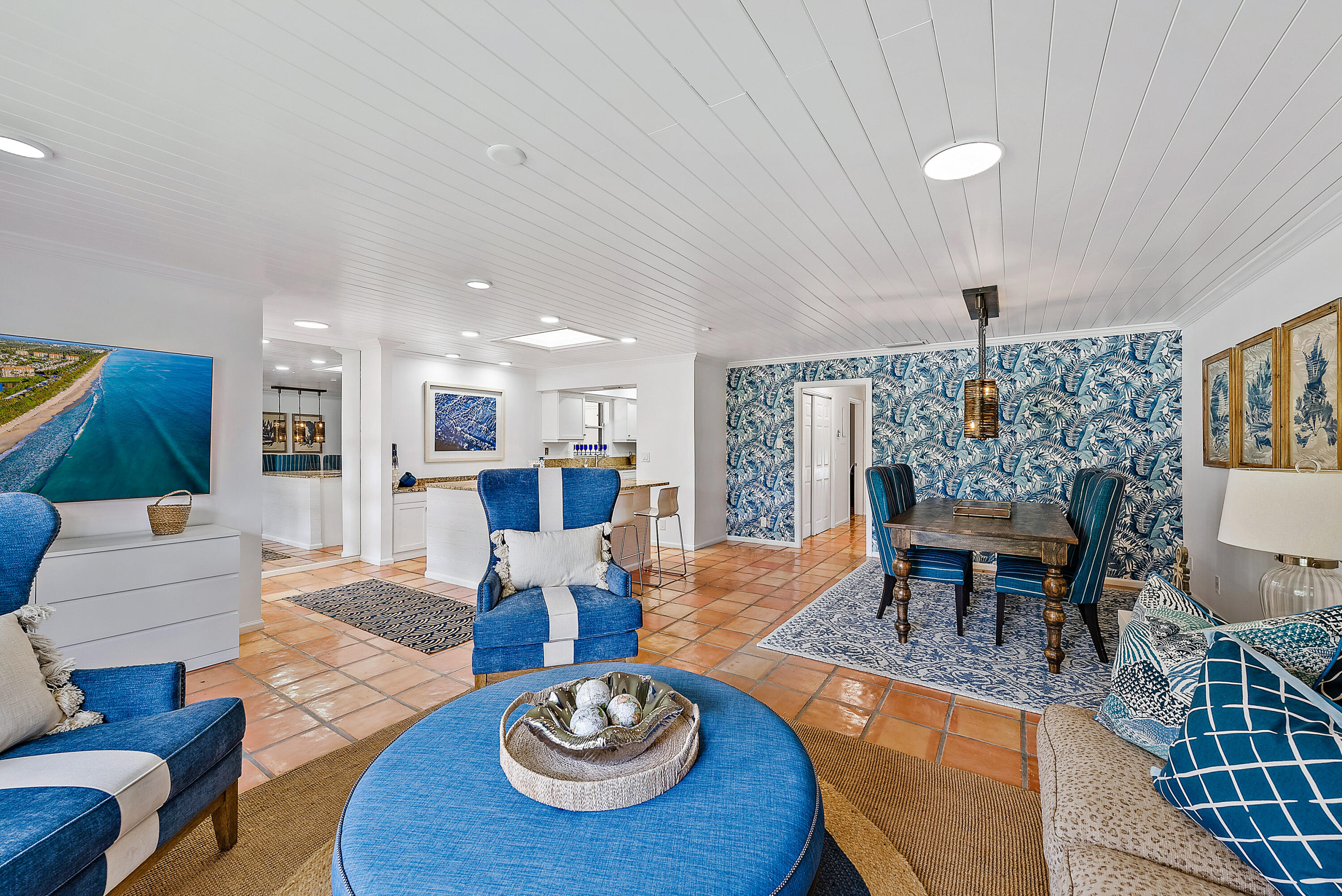 TWELVE OAKS CONDO - Residential