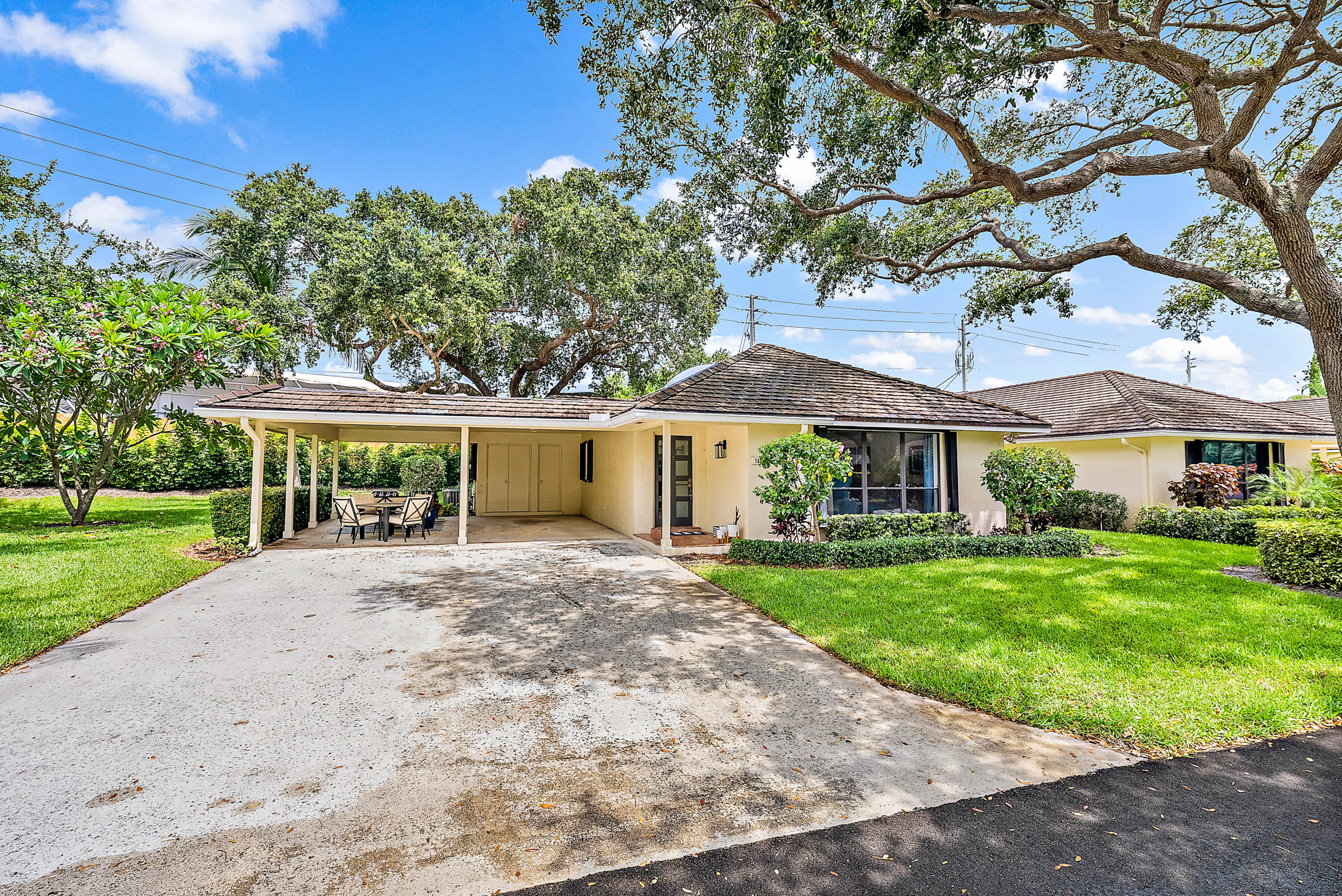 TWELVE OAKS CONDO - Residential