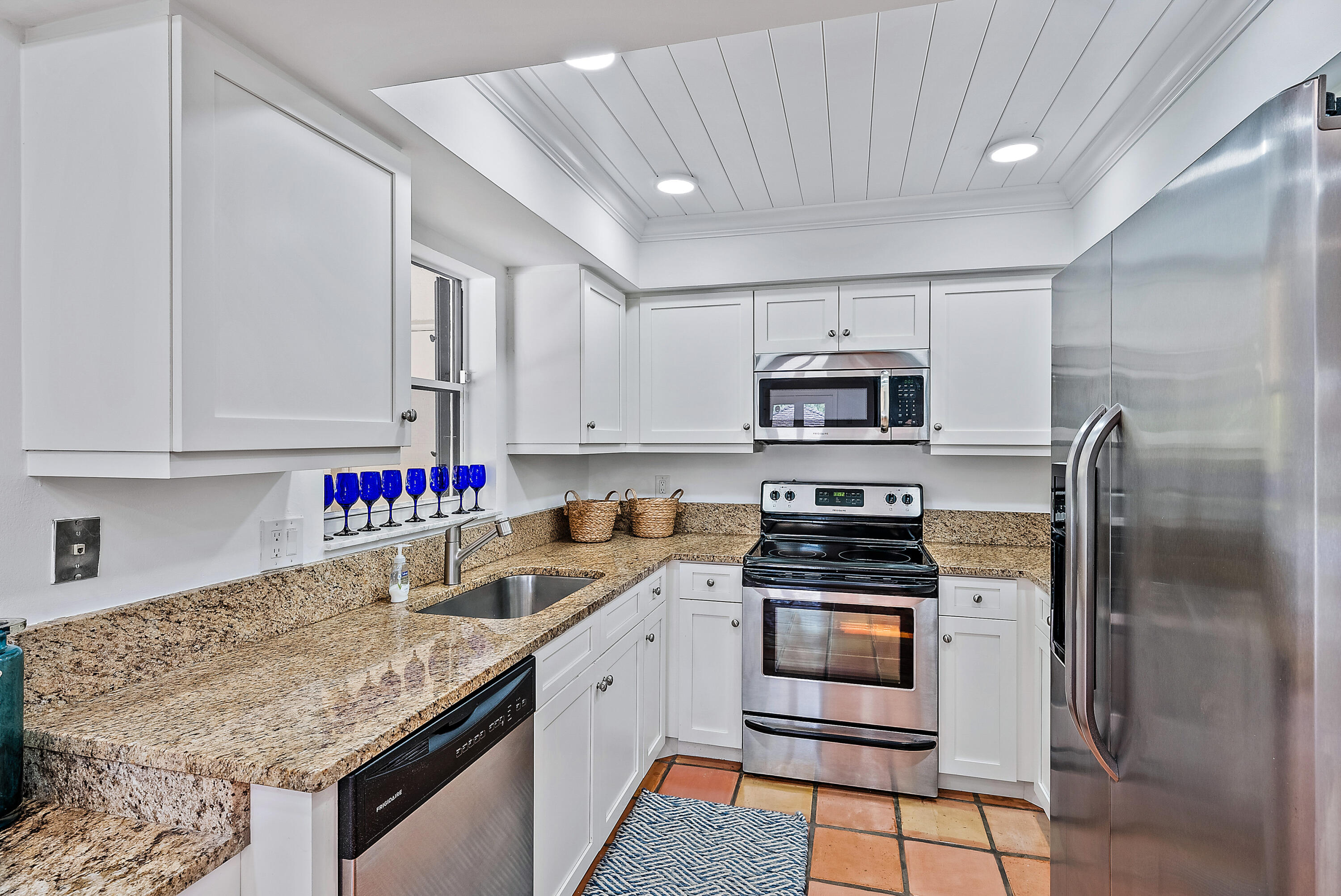 TWELVE OAKS CONDO - Residential
