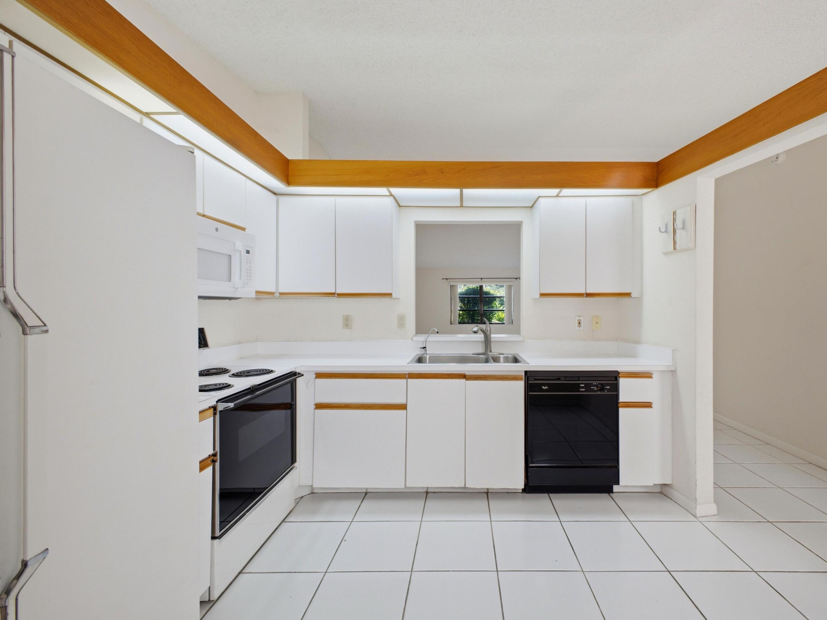HUNTINGTON POINTE - Residential