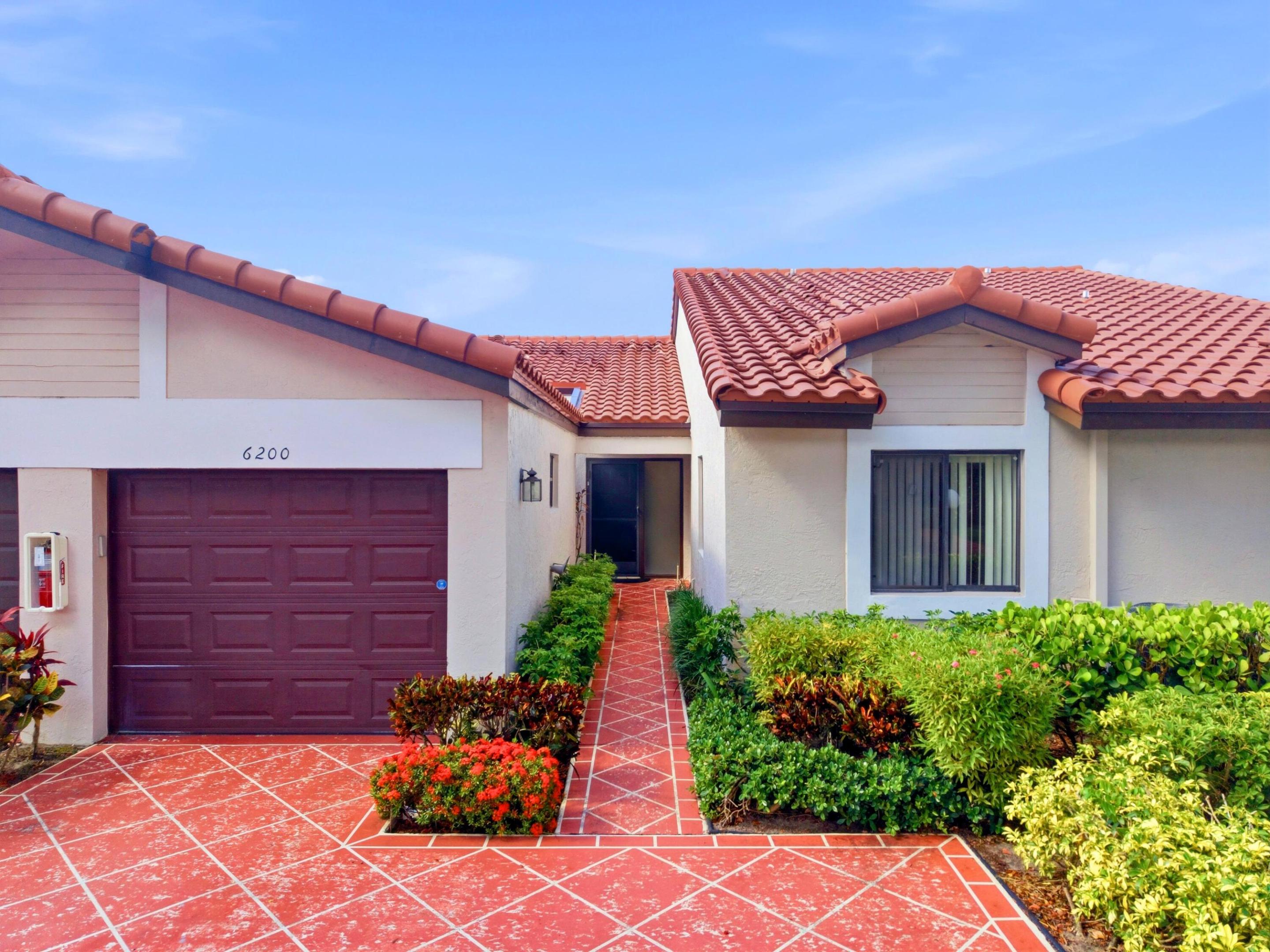 HUNTINGTON POINTE - Residential