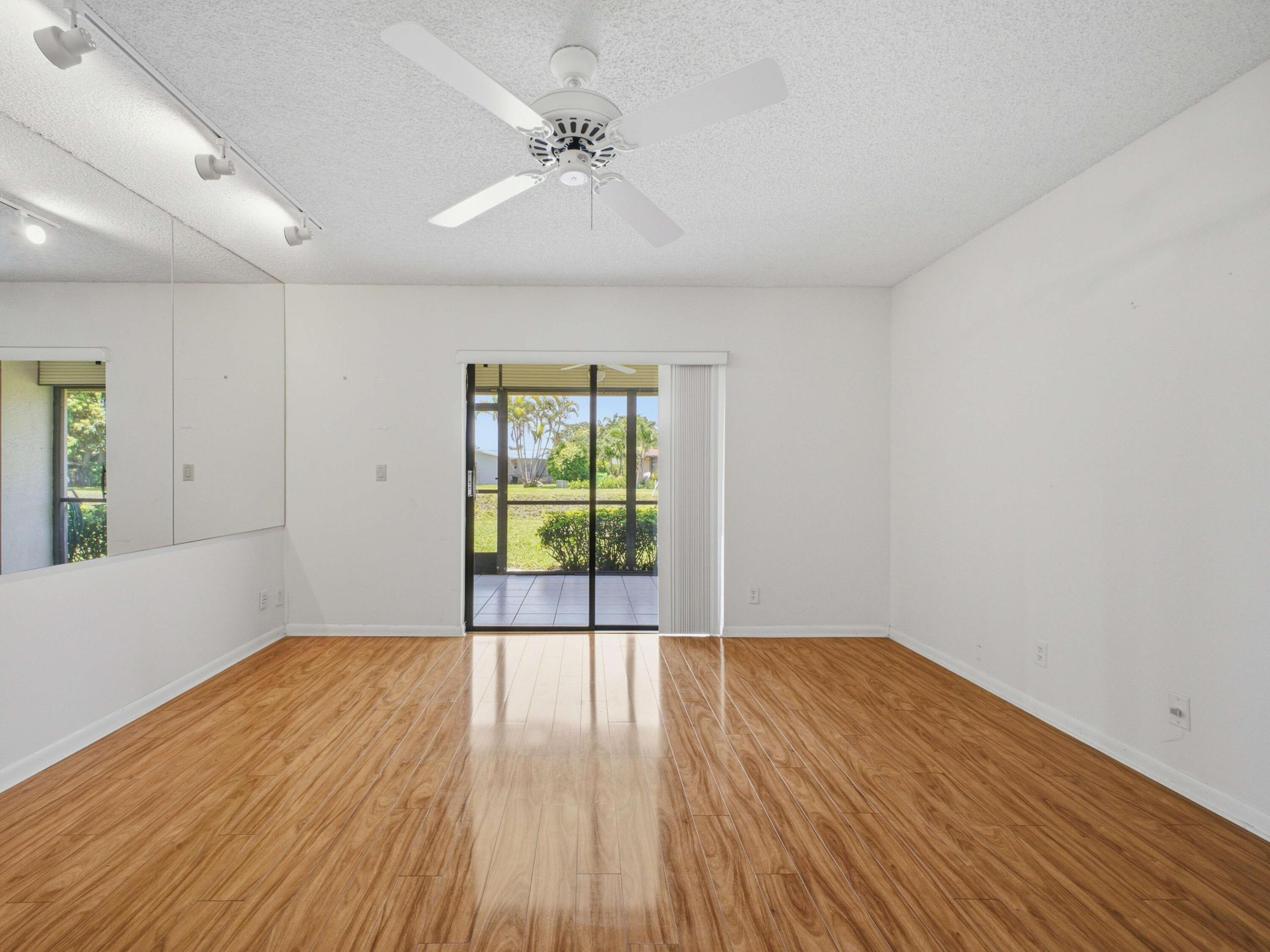 HUNTINGTON POINTE - Residential