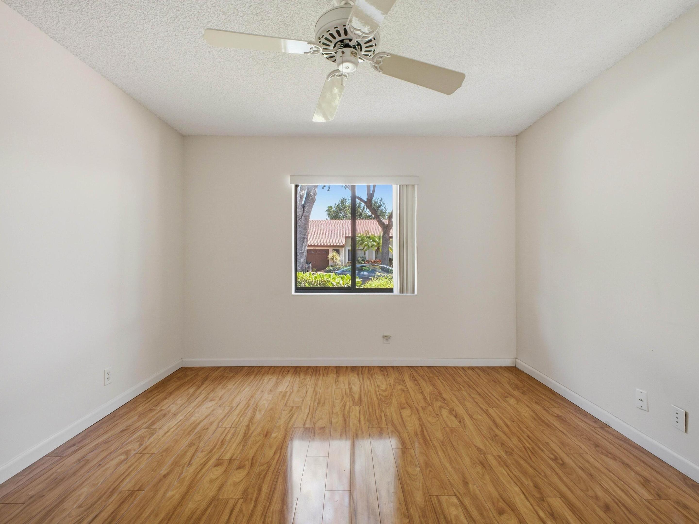 HUNTINGTON POINTE - Residential