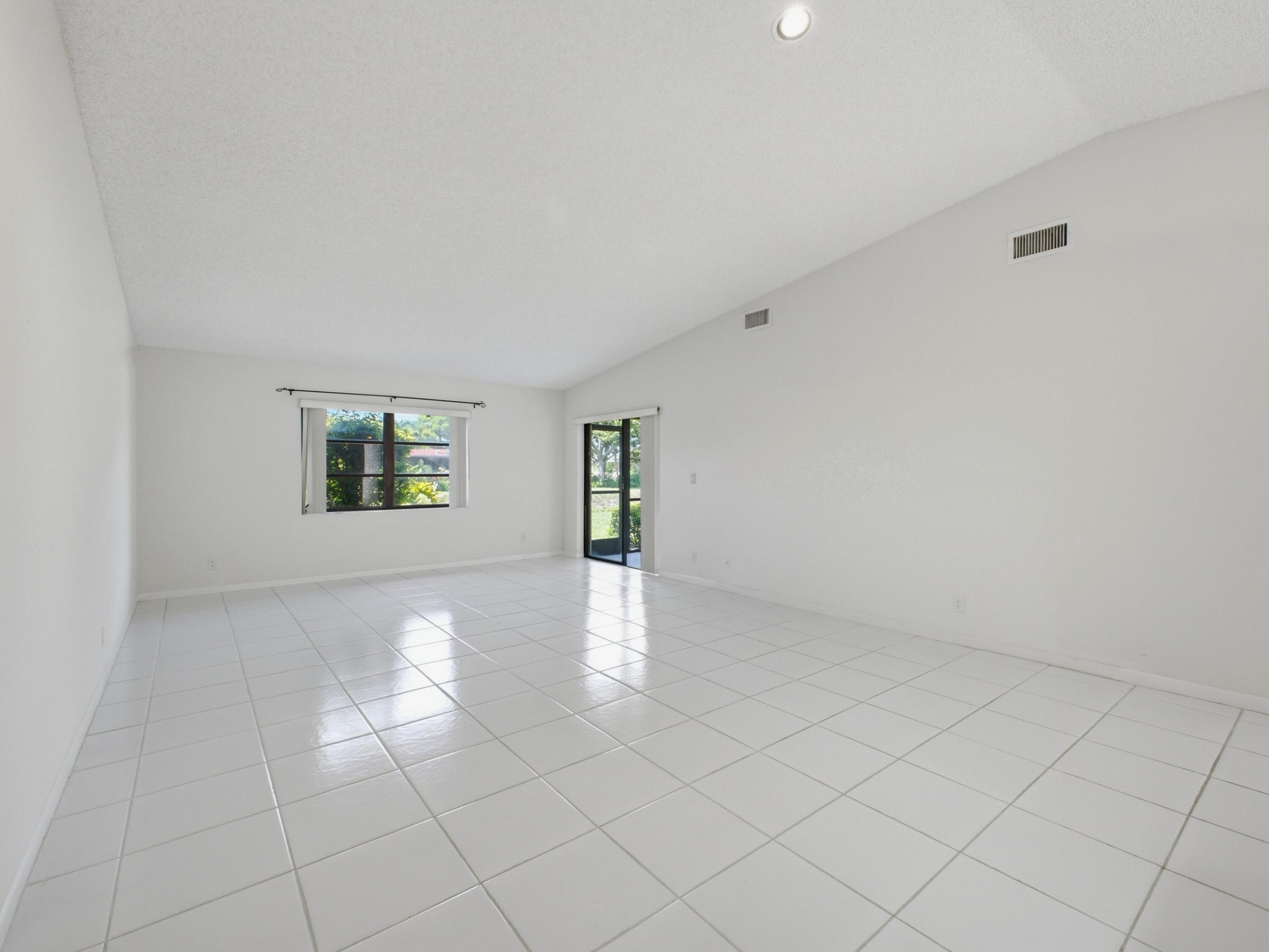 HUNTINGTON POINTE - Residential
