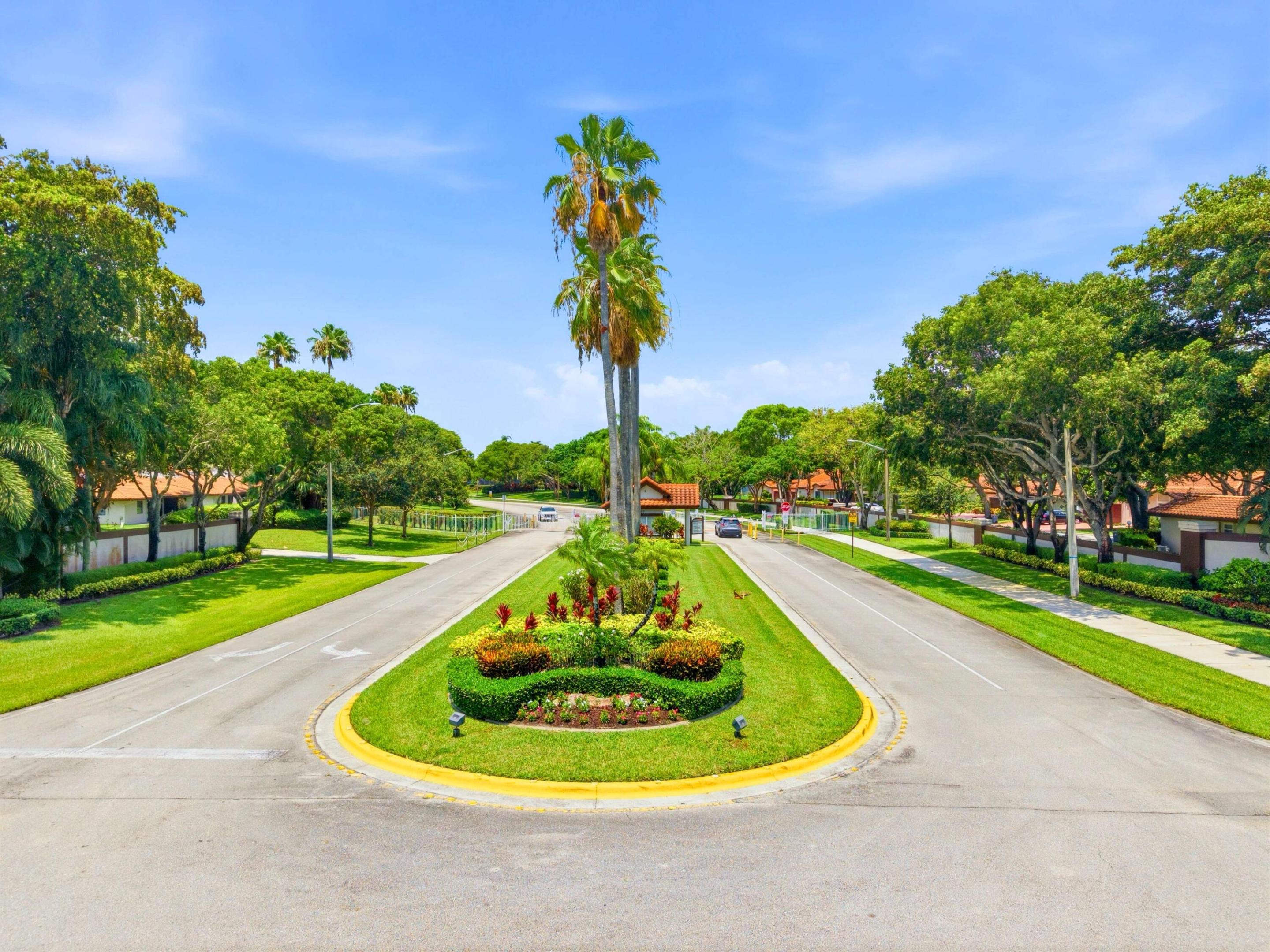 HUNTINGTON POINTE - Residential