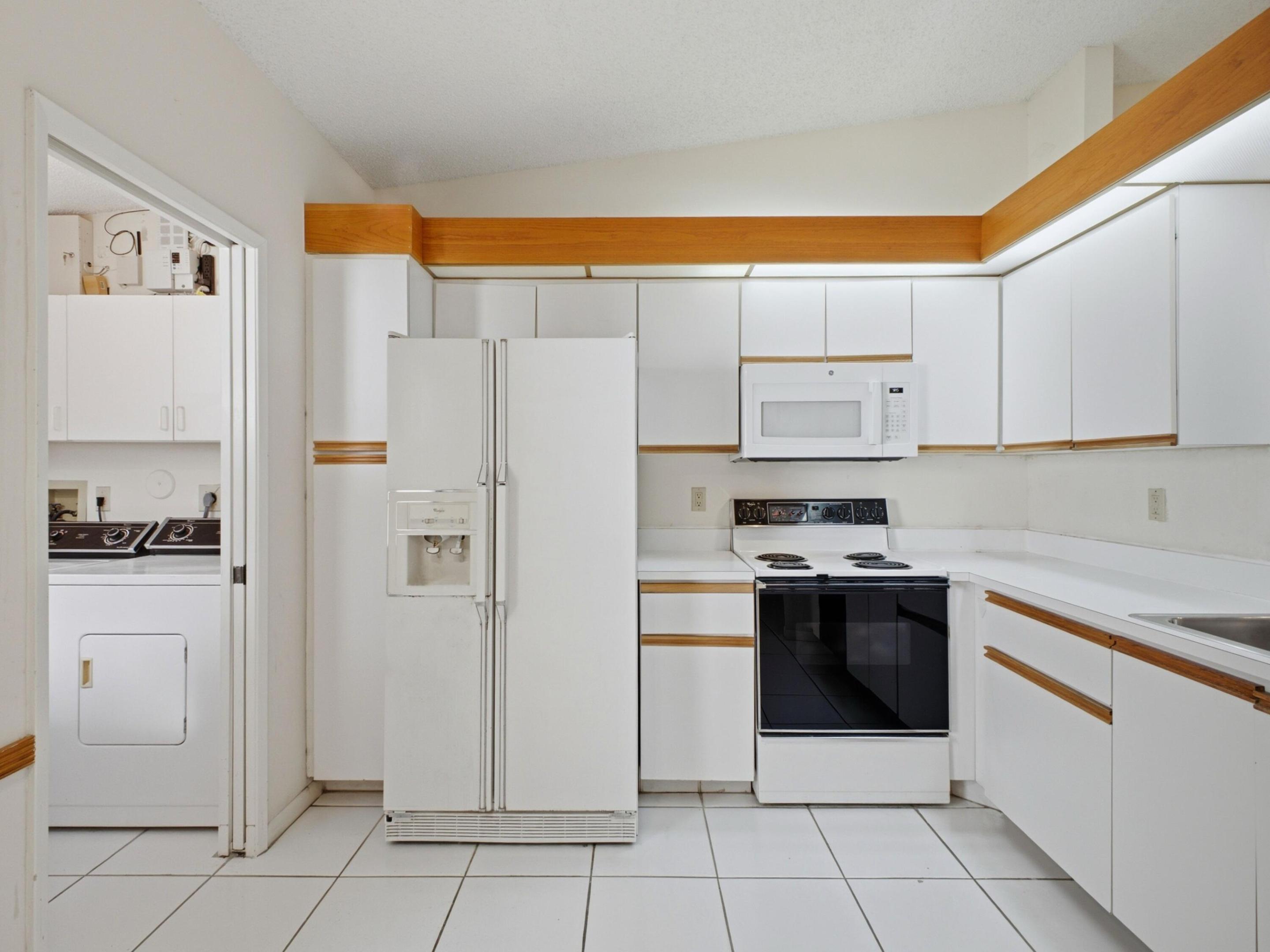 HUNTINGTON POINTE - Residential