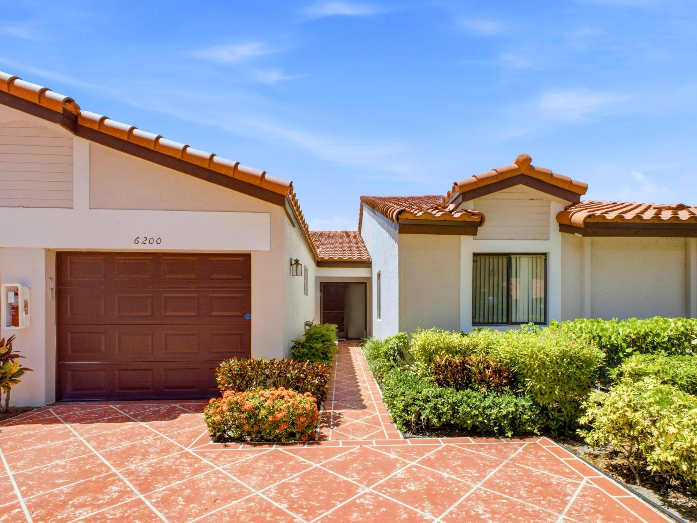 HUNTINGTON POINTE - Residential