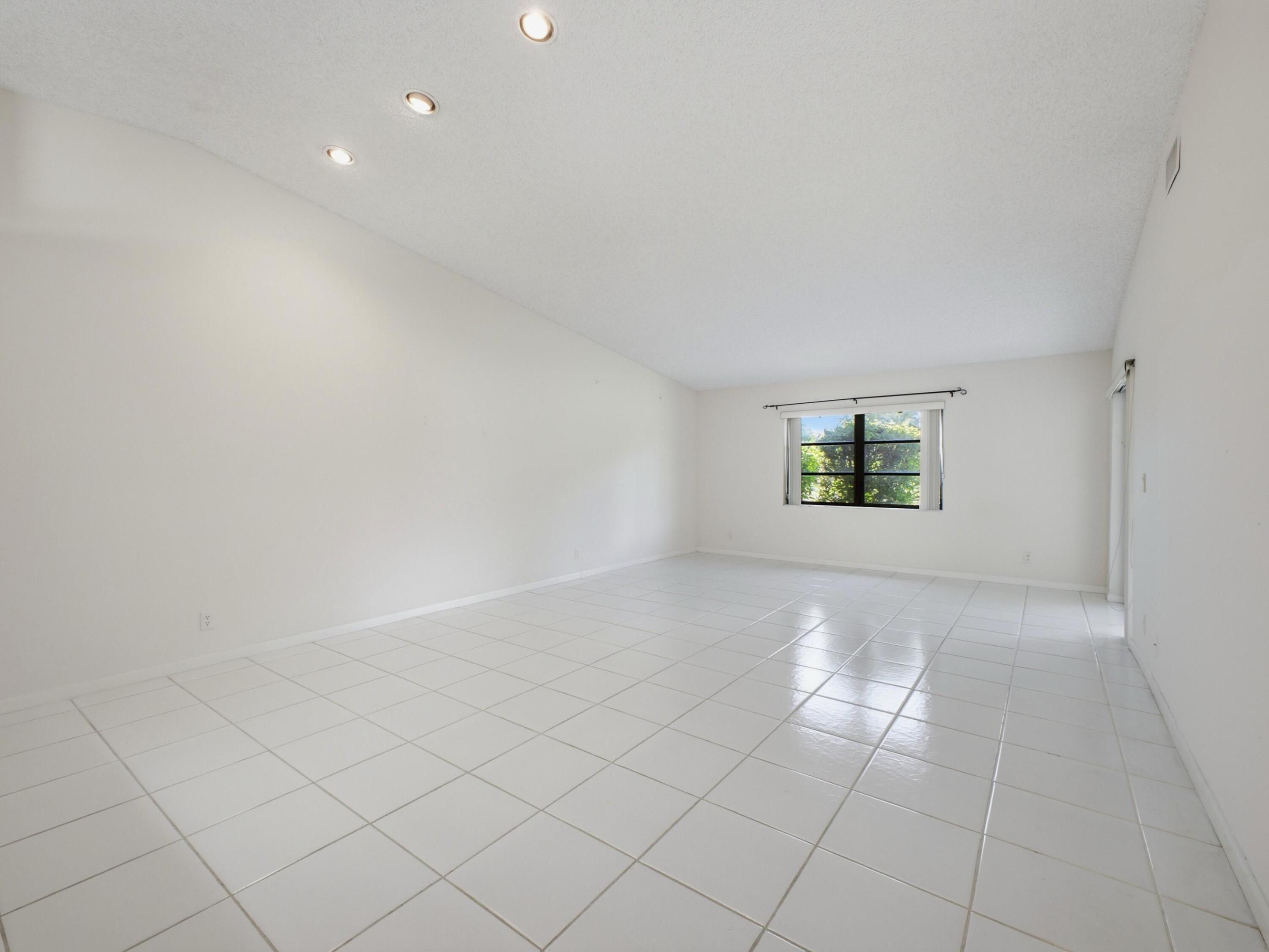 HUNTINGTON POINTE - Residential