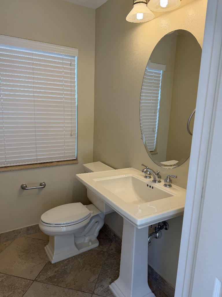 ROYAL WOODS CONDOMINIUM - Residential