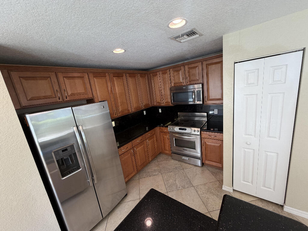 ROYAL WOODS CONDOMINIUM - Residential