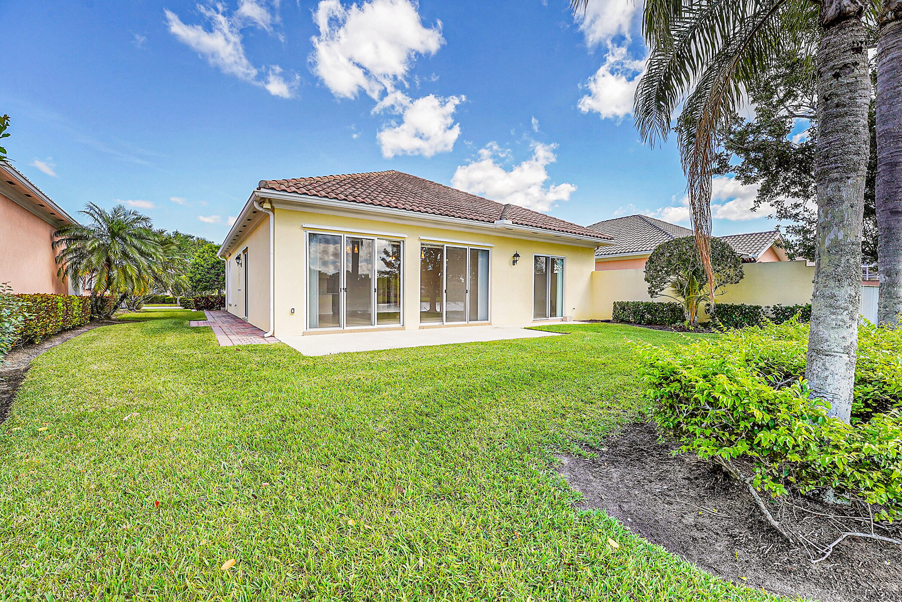 Tradition The Lakes - Residential Lease