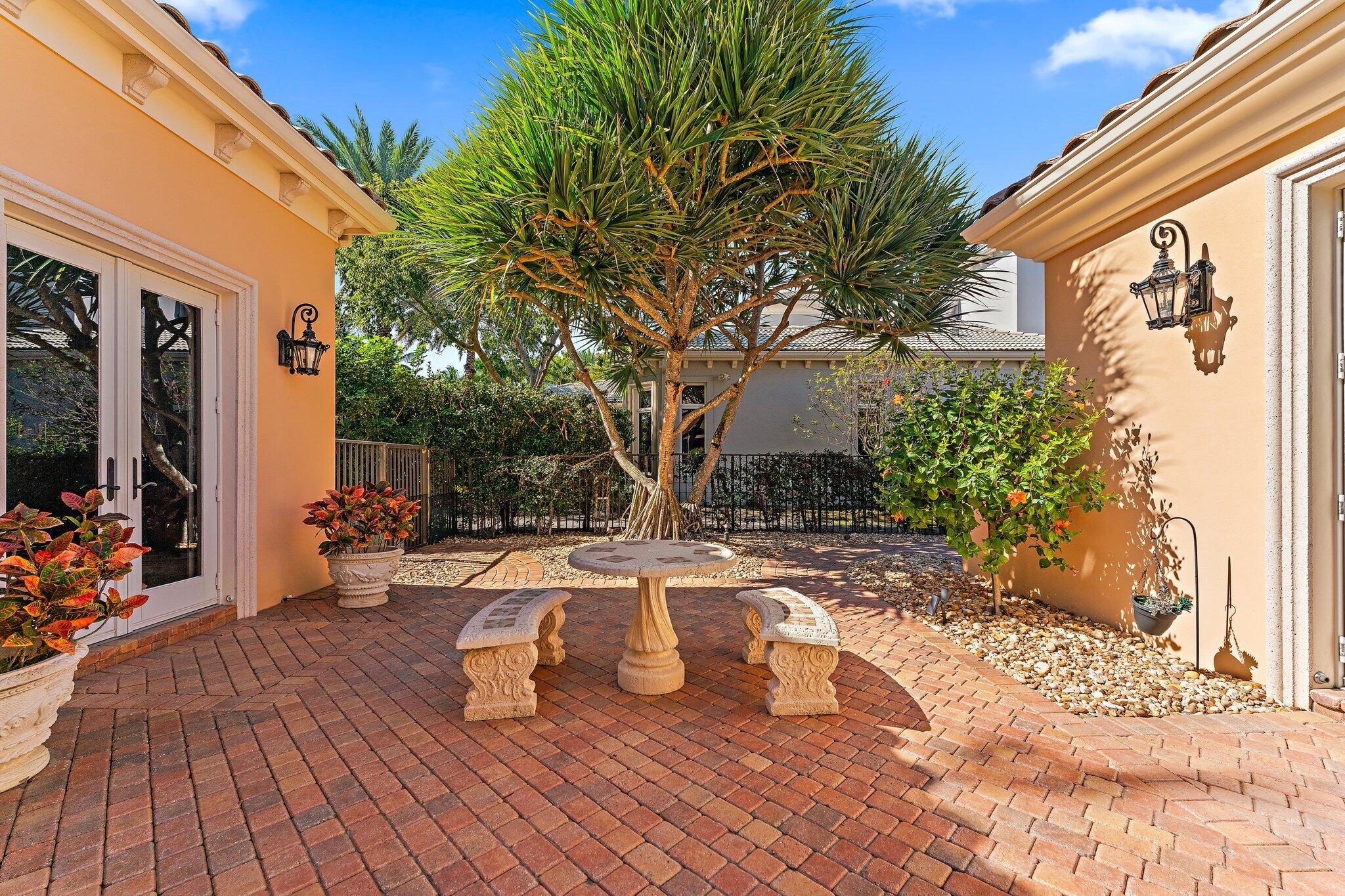 OLD PALM 4 - Residential