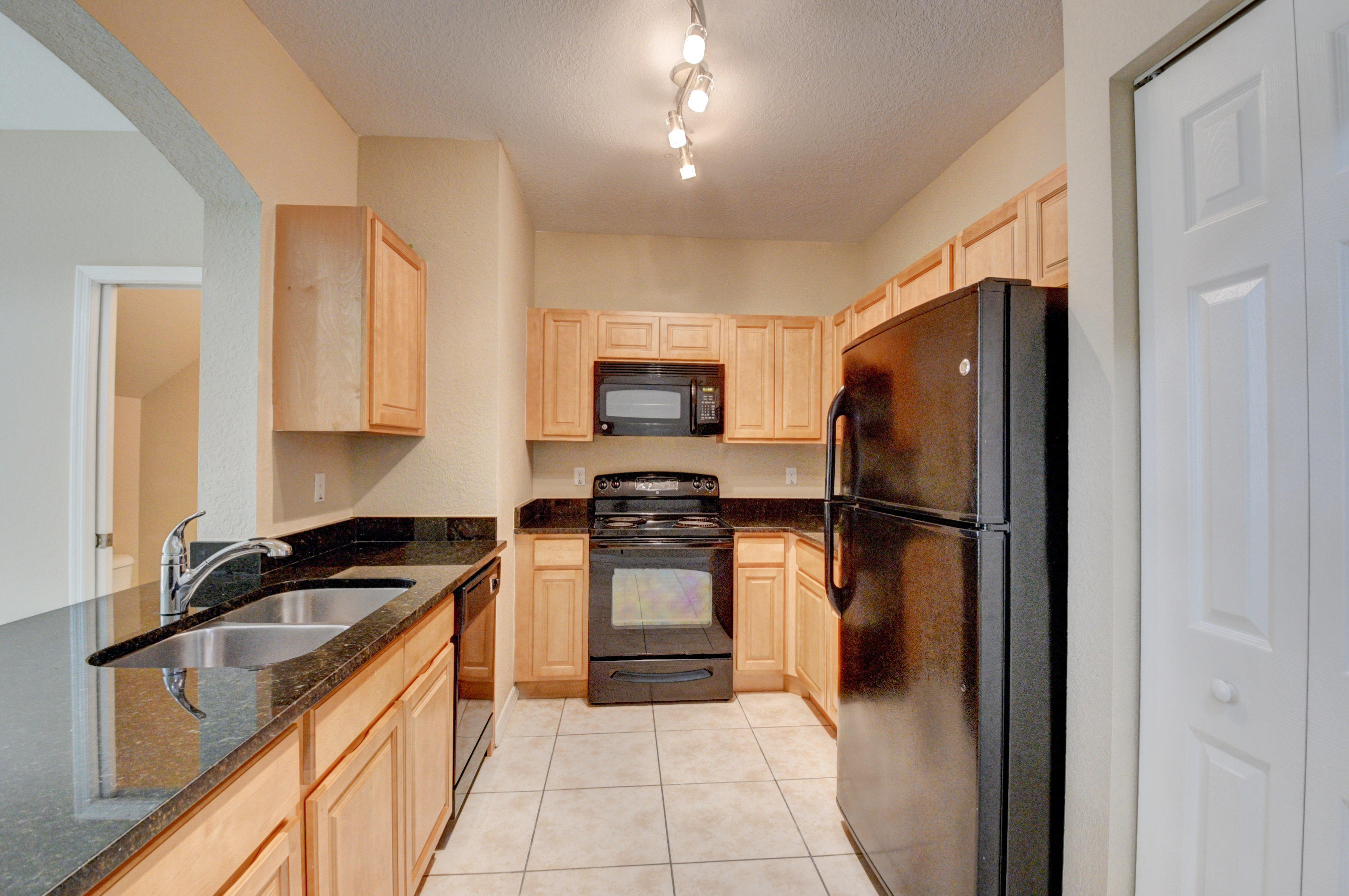 ST CHARLES LANDINGS - Residential Lease
