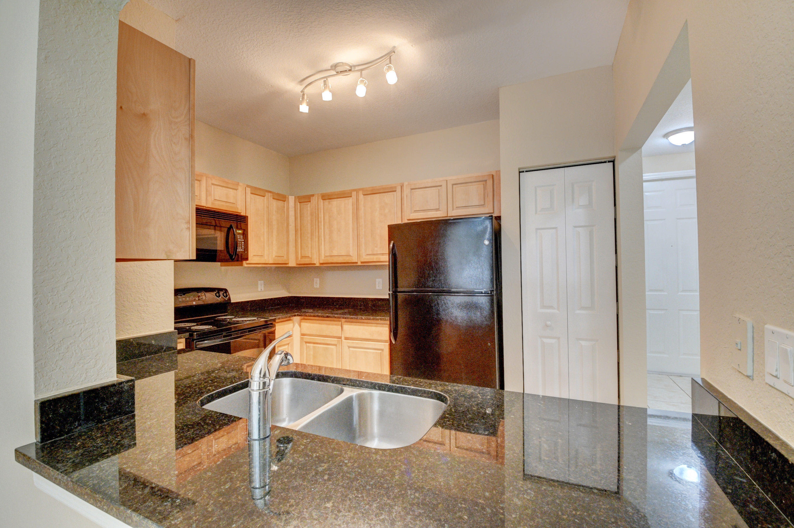 ST CHARLES LANDINGS - Residential Lease