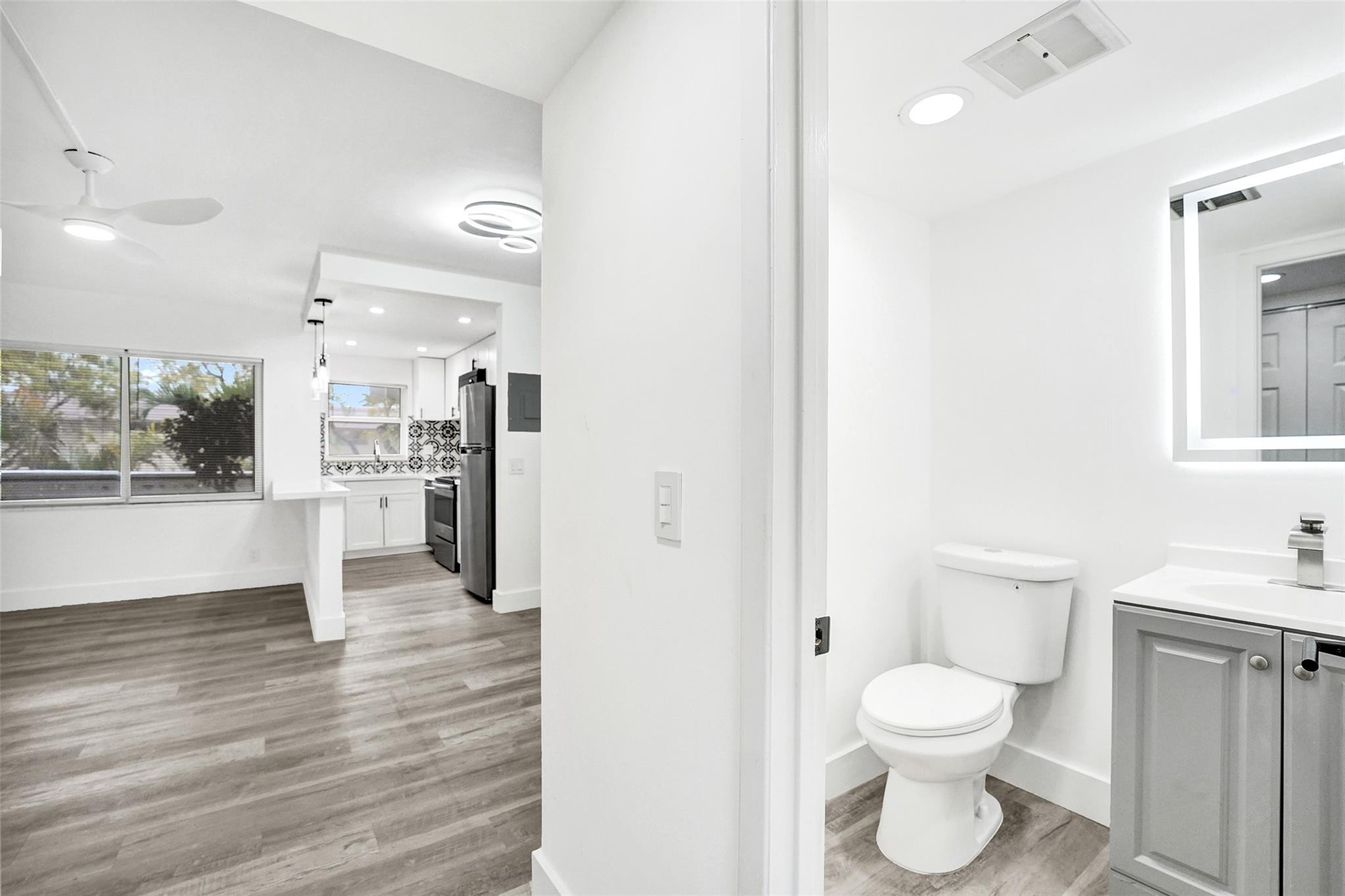 SANTA MONICA CONDOMINIUM - Residential