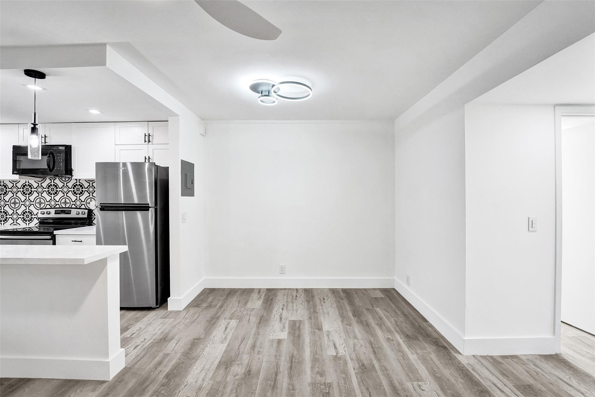 SANTA MONICA CONDOMINIUM - Residential