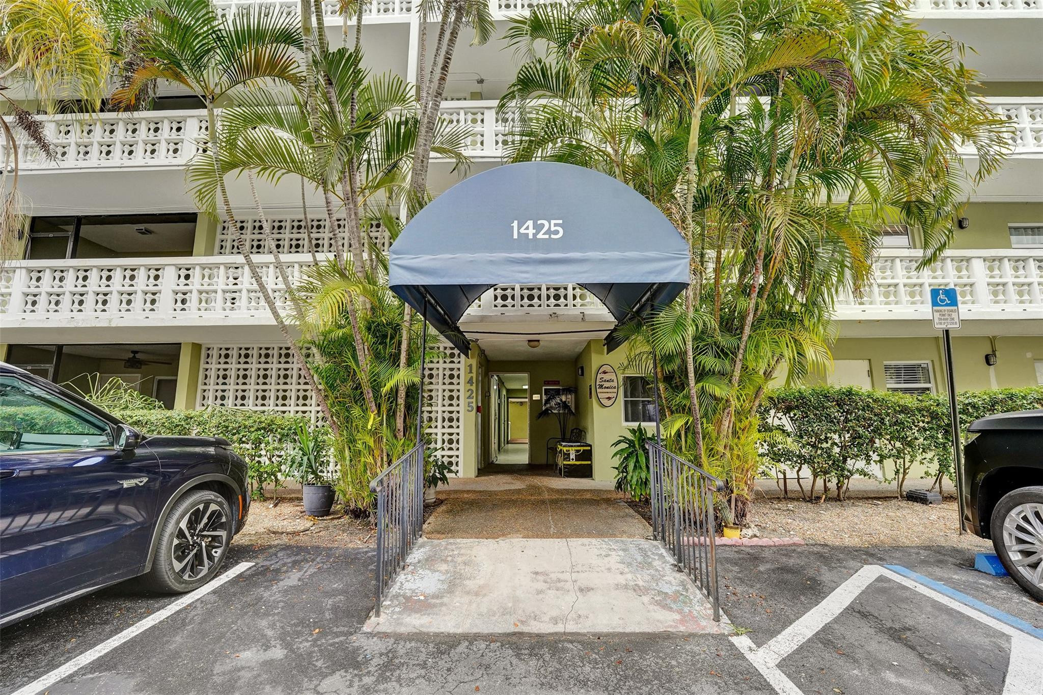 SANTA MONICA CONDOMINIUM - Residential