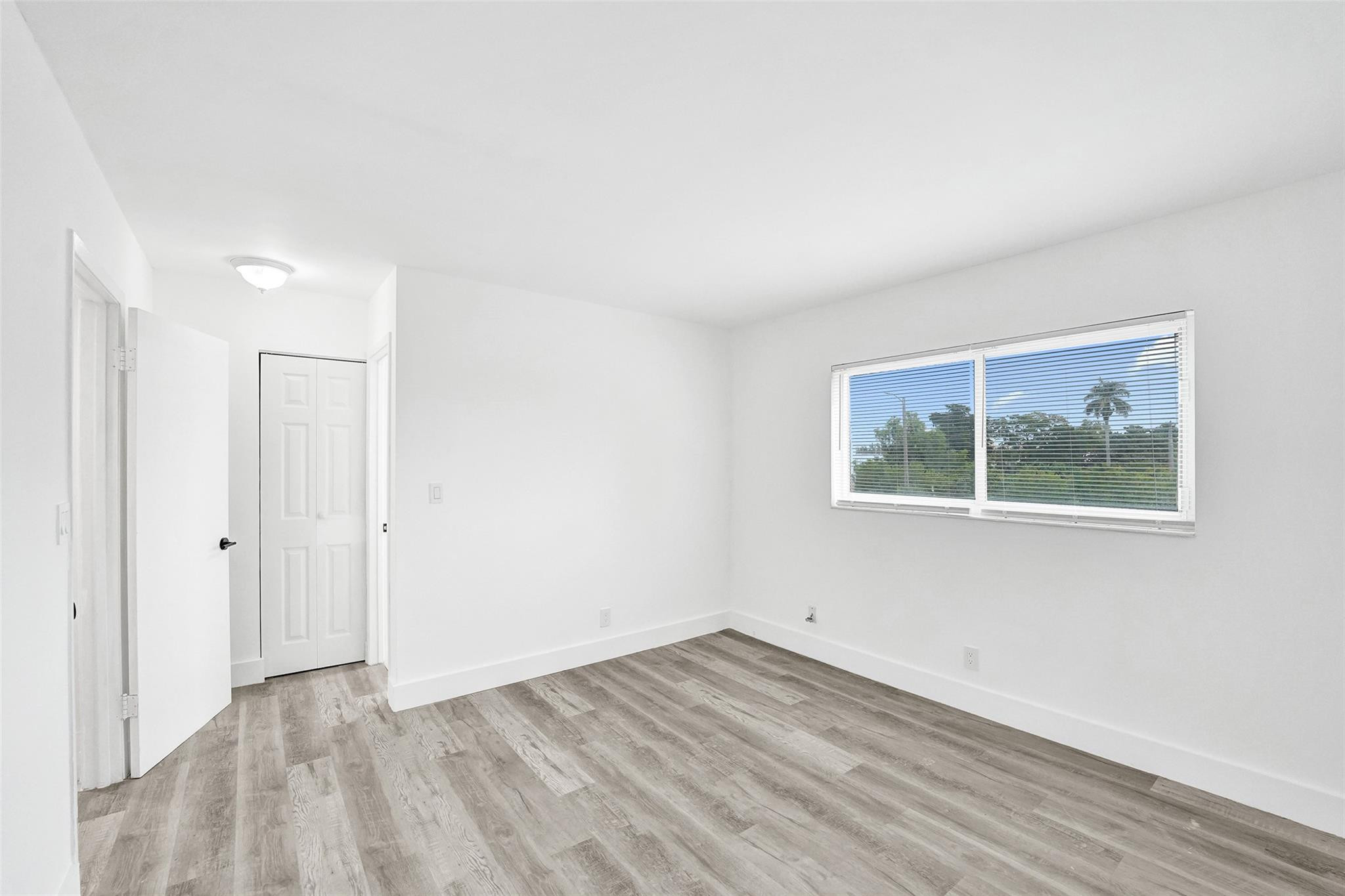 SANTA MONICA CONDOMINIUM - Residential