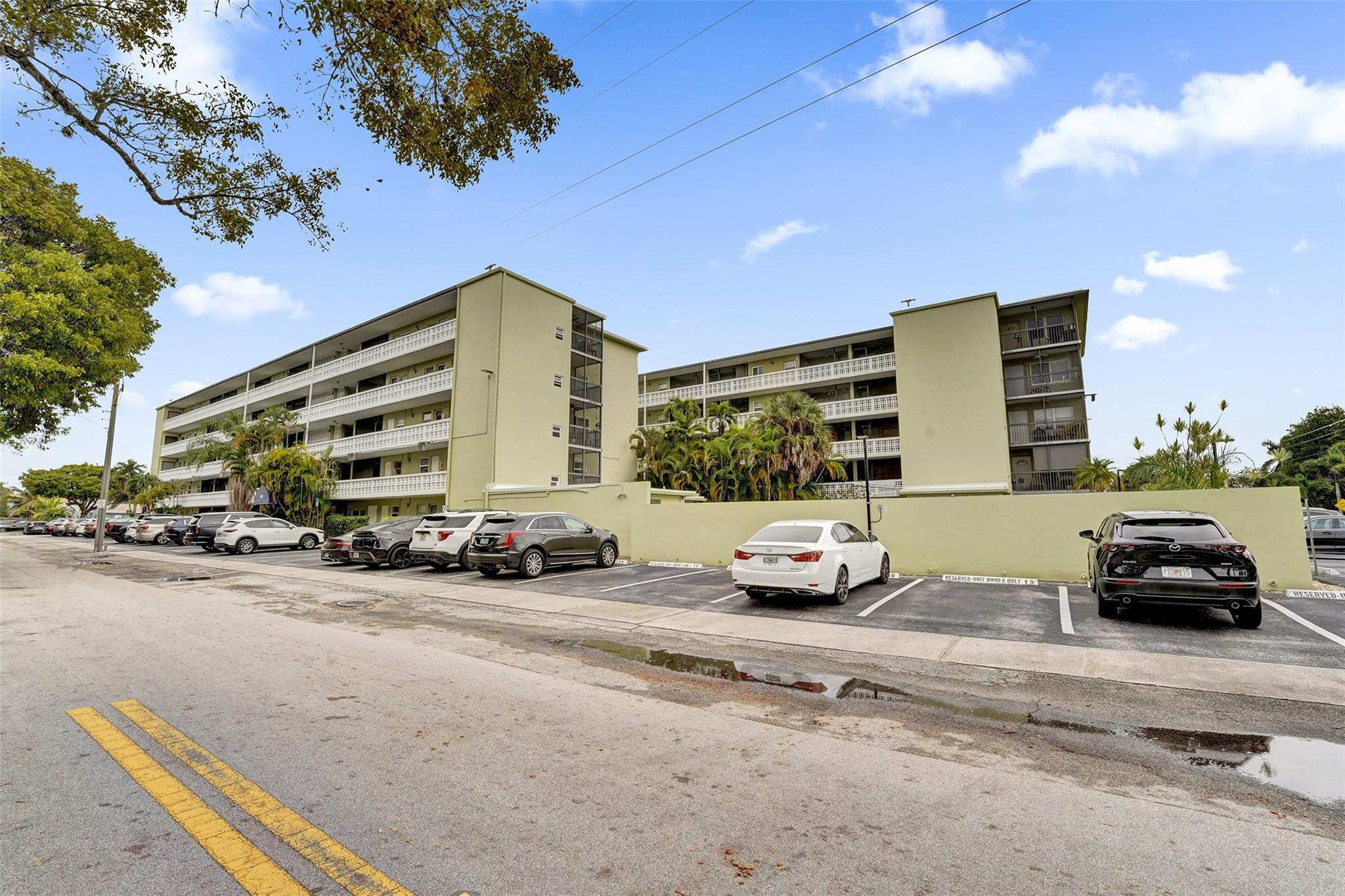 SANTA MONICA CONDOMINIUM - Residential