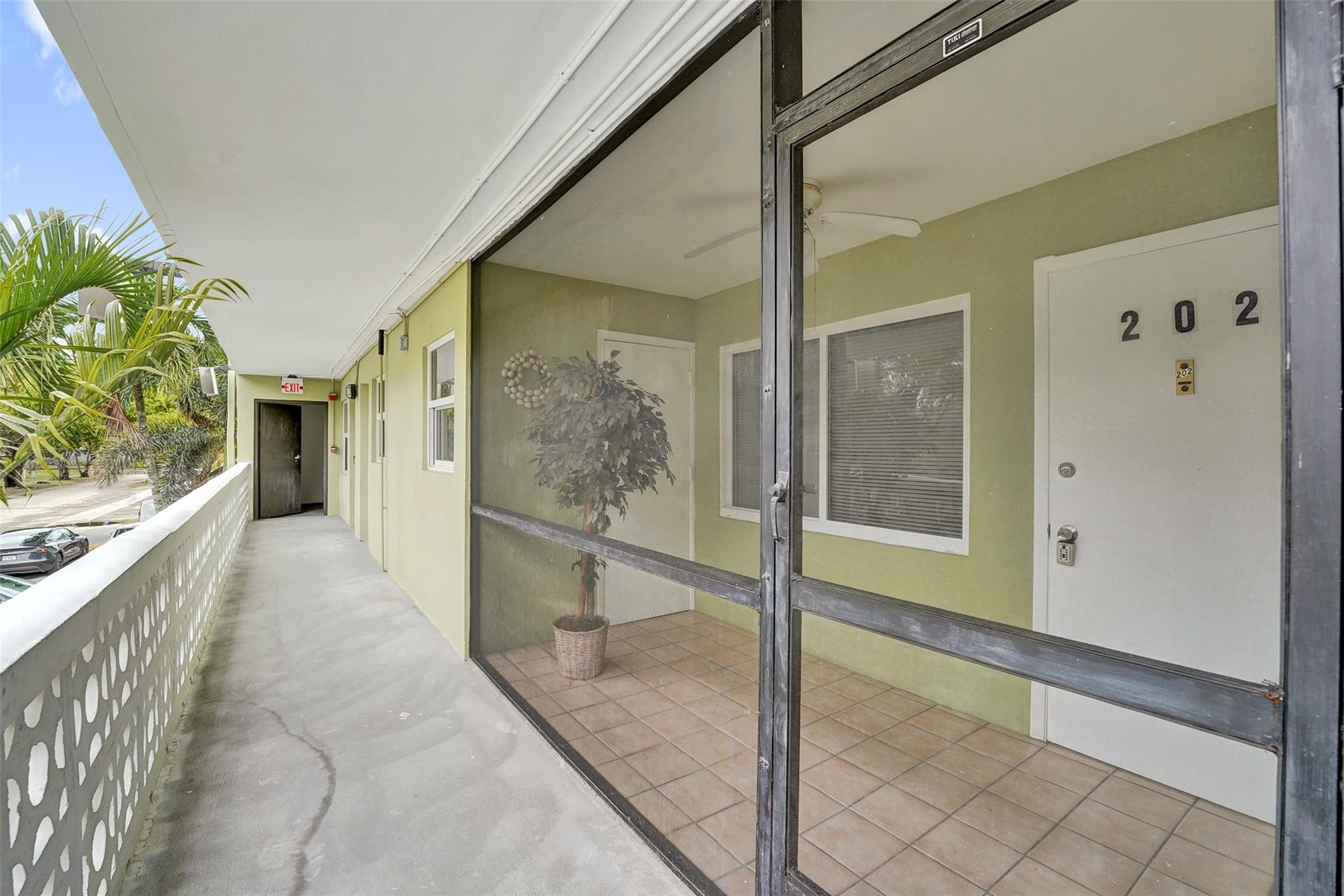 SANTA MONICA CONDOMINIUM - Residential