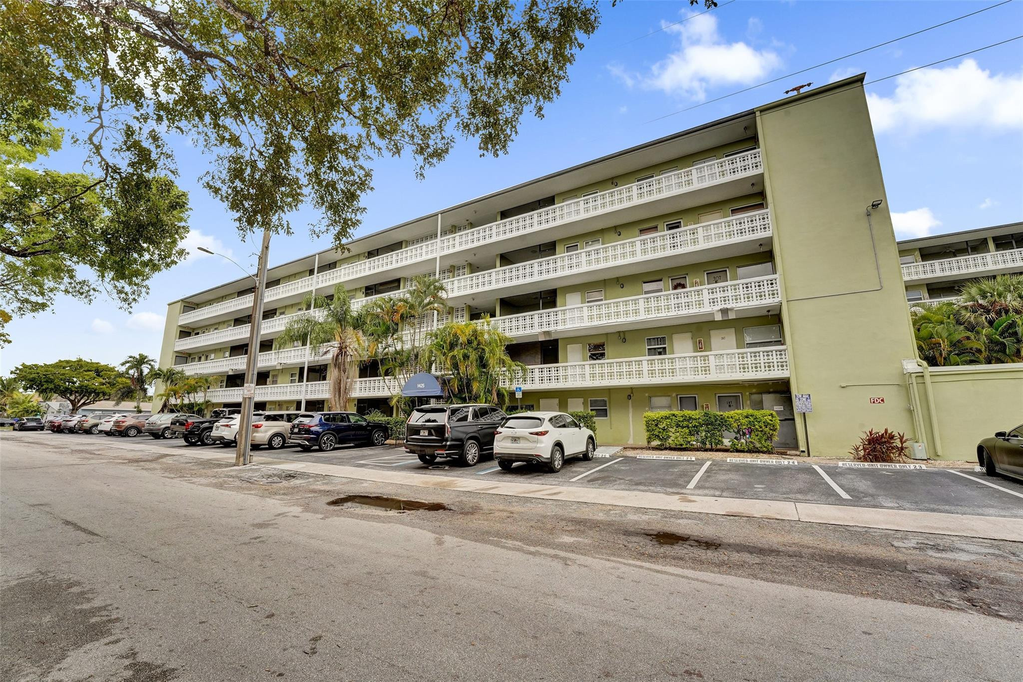 SANTA MONICA CONDOMINIUM - Residential