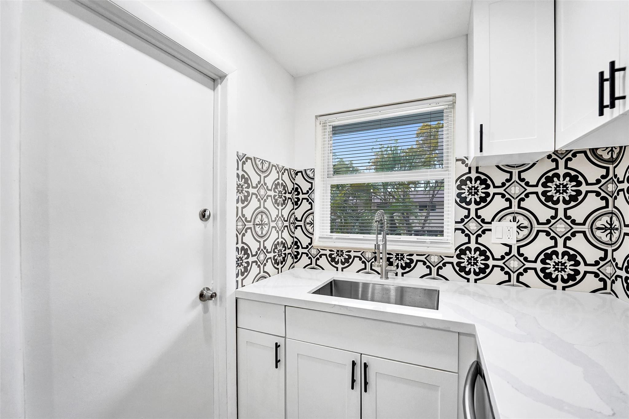 SANTA MONICA CONDOMINIUM - Residential
