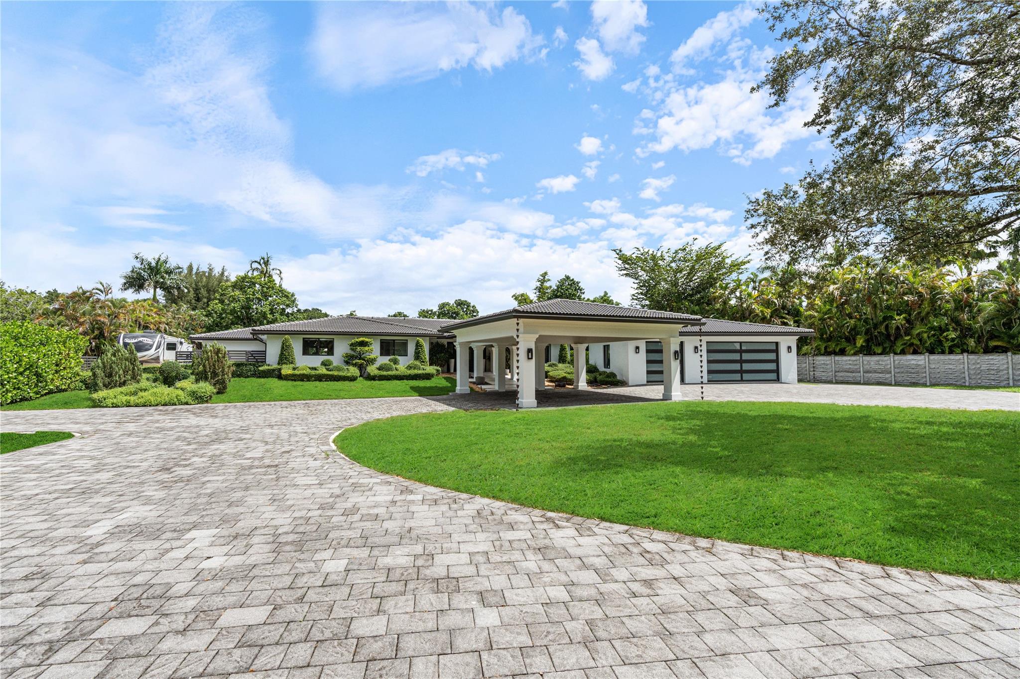 SUNSHINE RANCHES - Residential